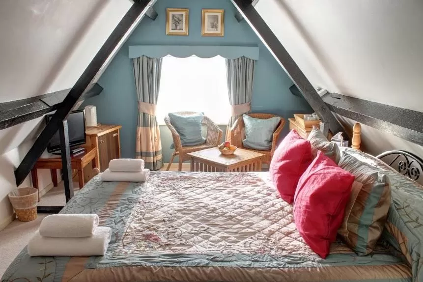 Bed in The Tollgate Inn