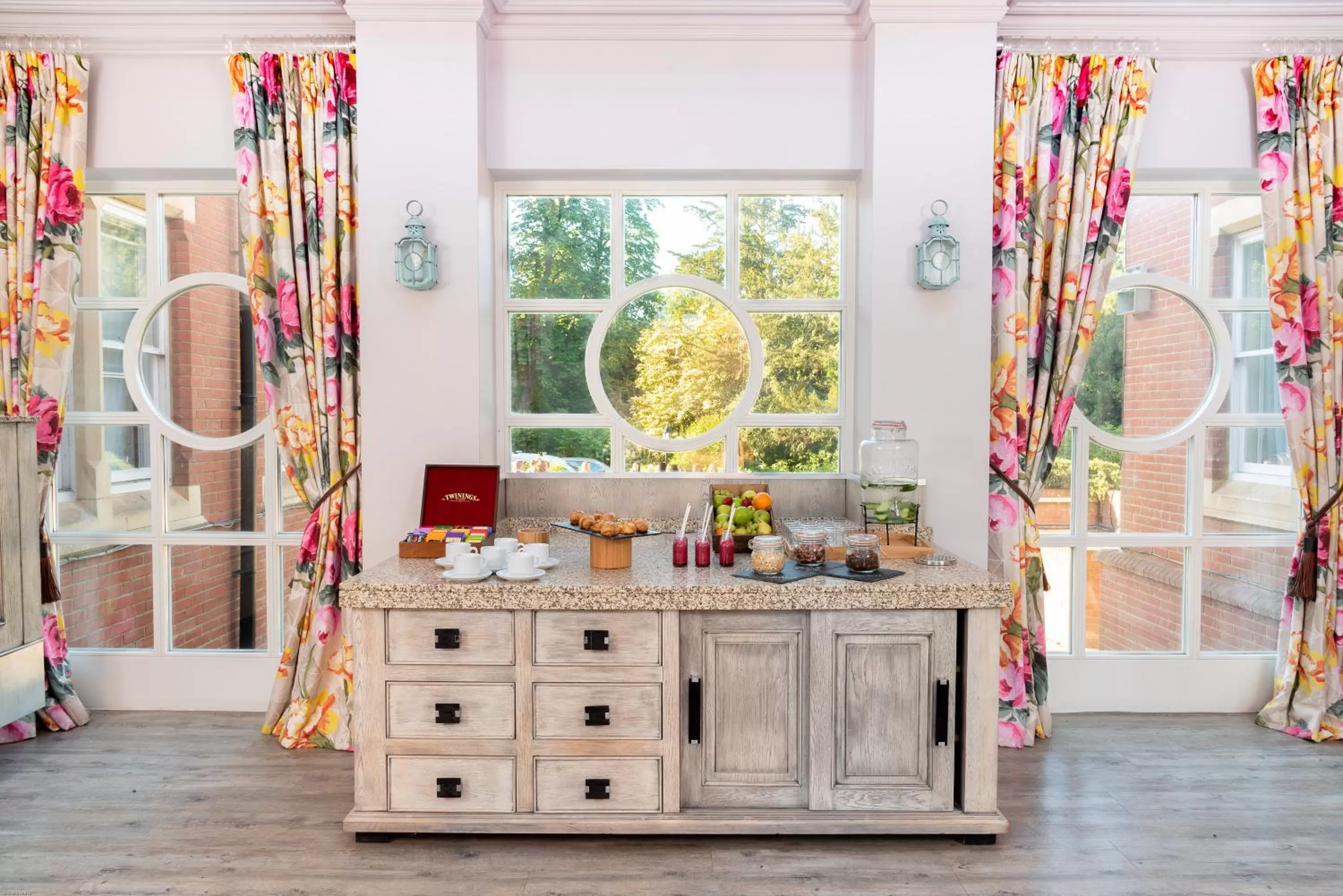 Business facilities in Pendley Manor