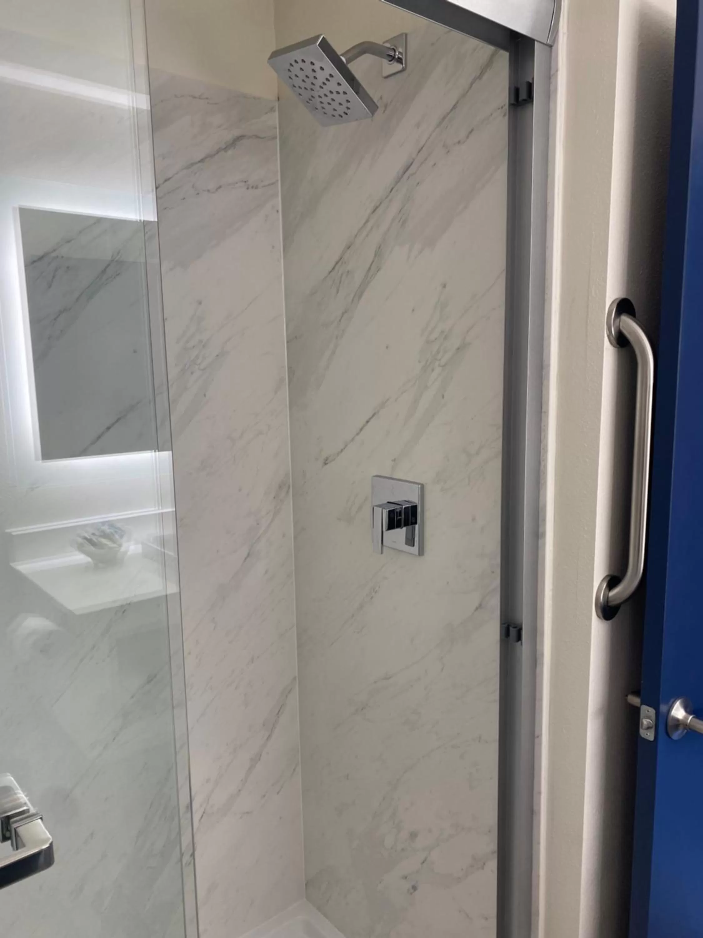 Shower in Bandon Inn