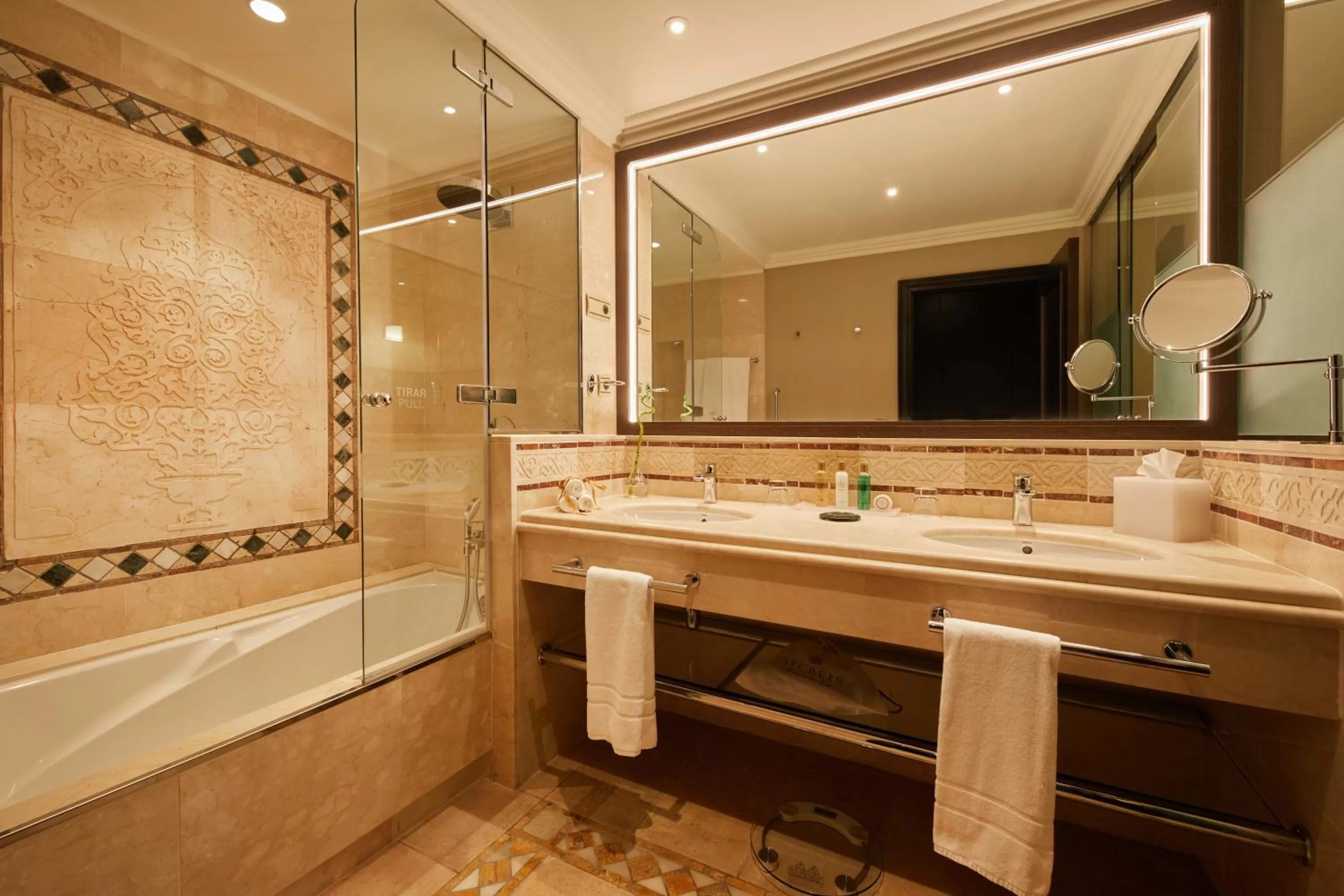 Shower in Secrets Bahía Real Resort & Spa Adults only