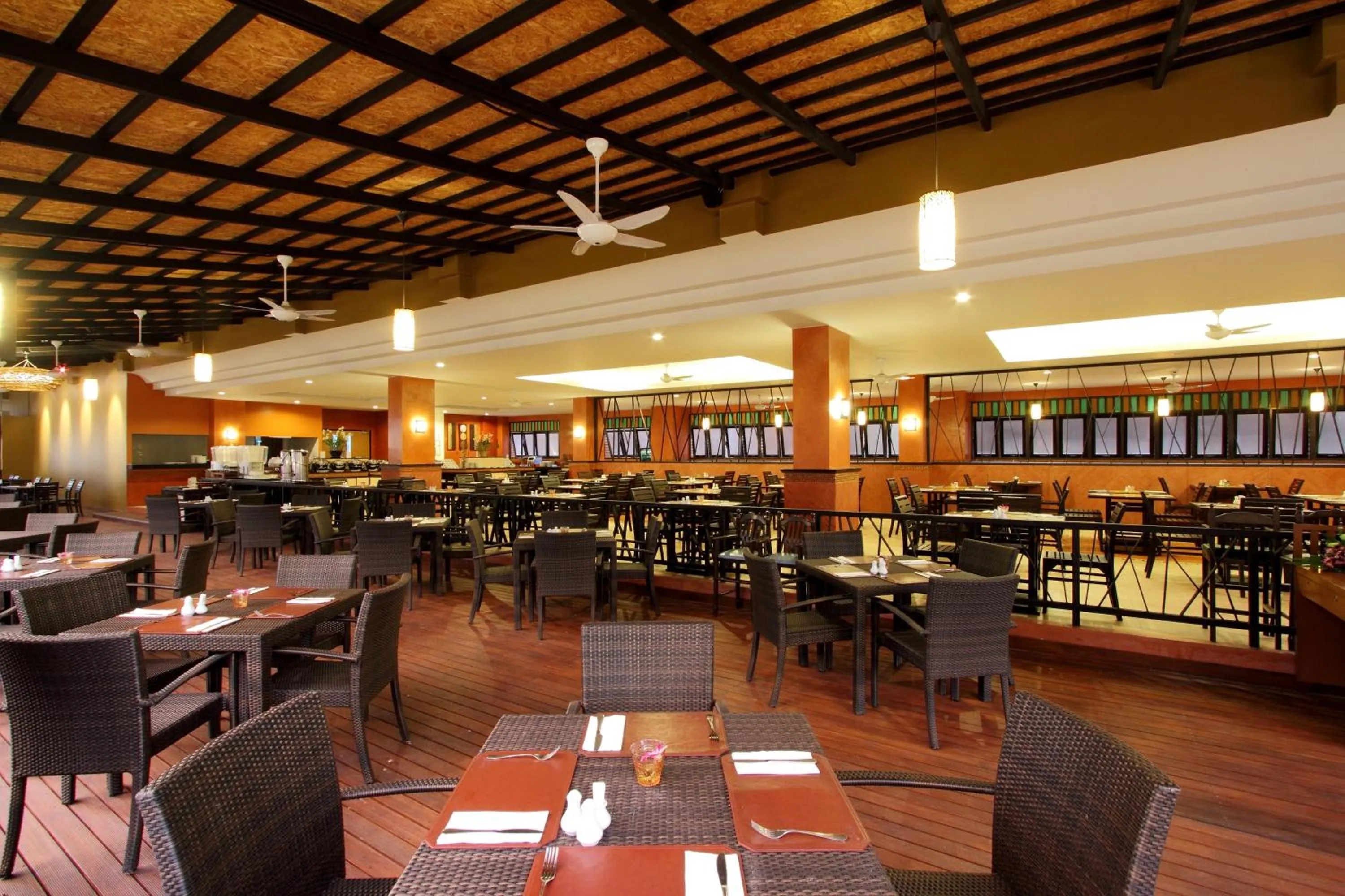 Restaurant/places to eat in Kata Sea Breeze Resort - SHA Plus