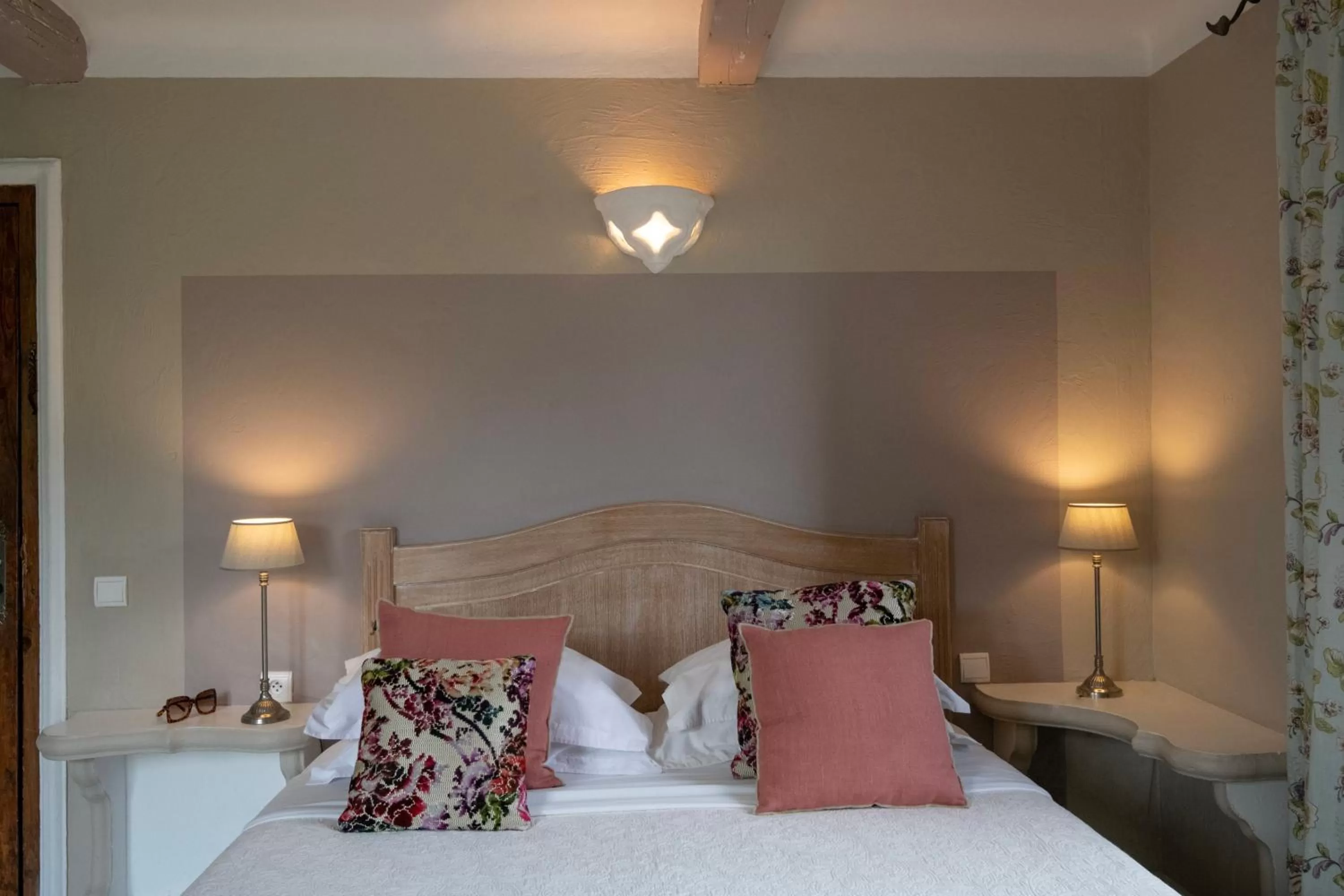 Bedroom, Bed in Hotel Les Messugues