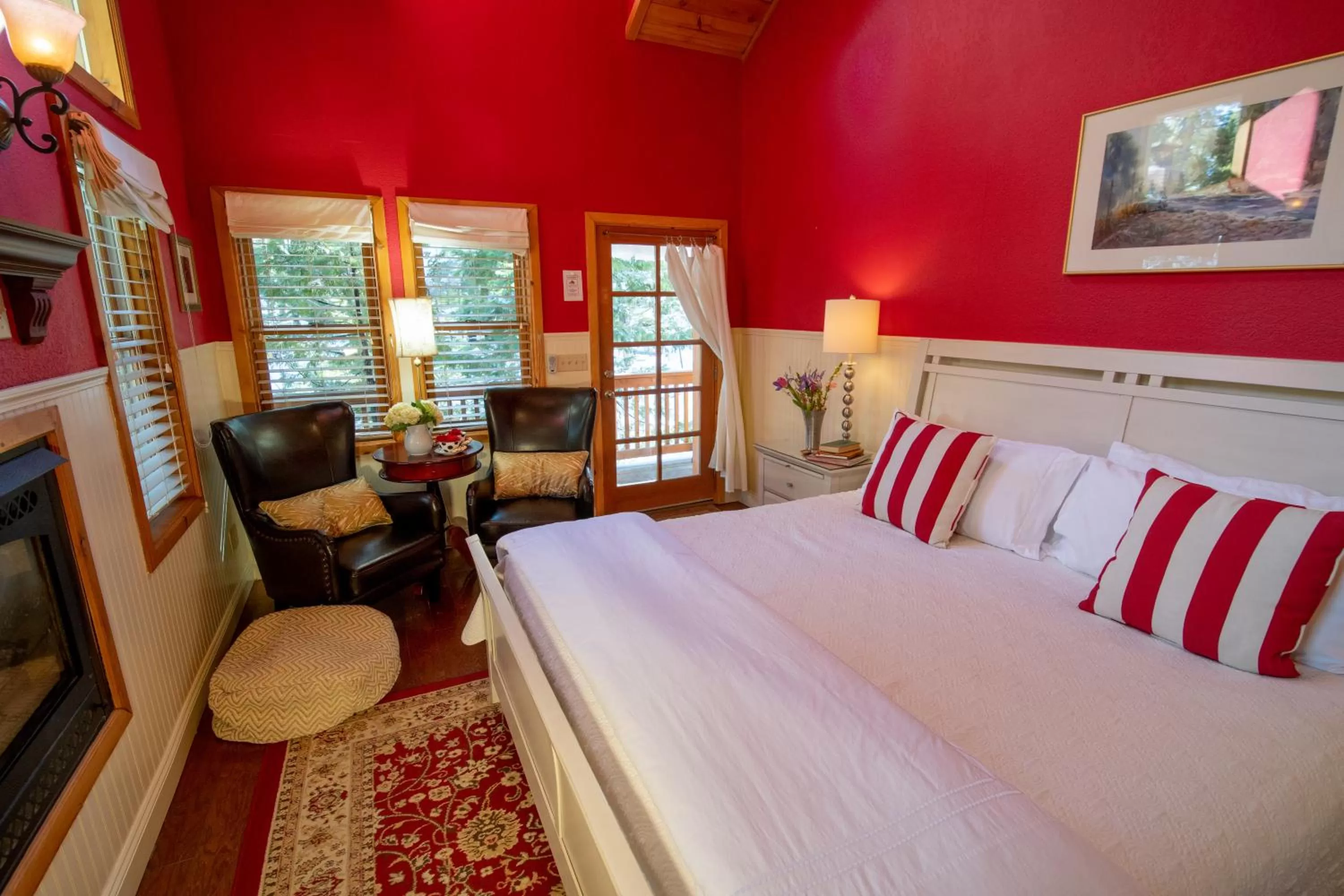 Bed in Elliott House Boutique Inn