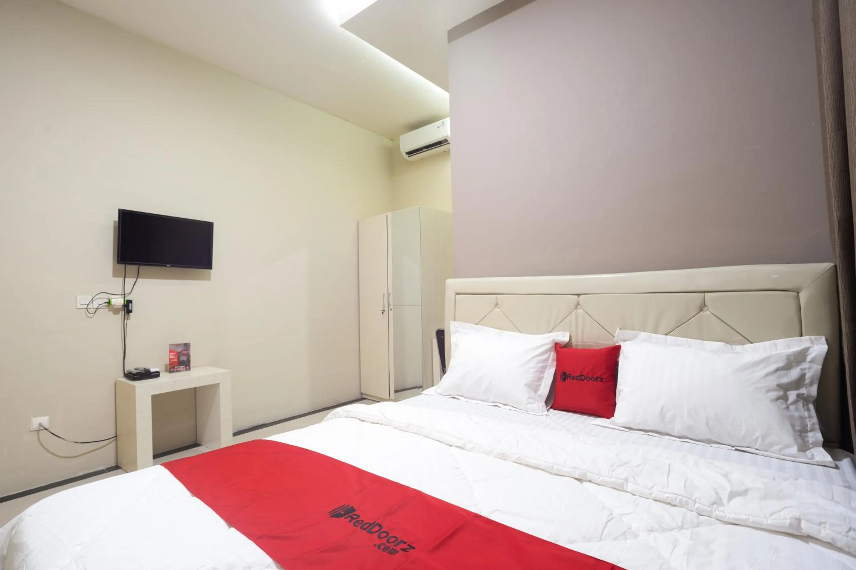 Bedroom, Bed in RedDoorz near IPB Dramaga Bogor