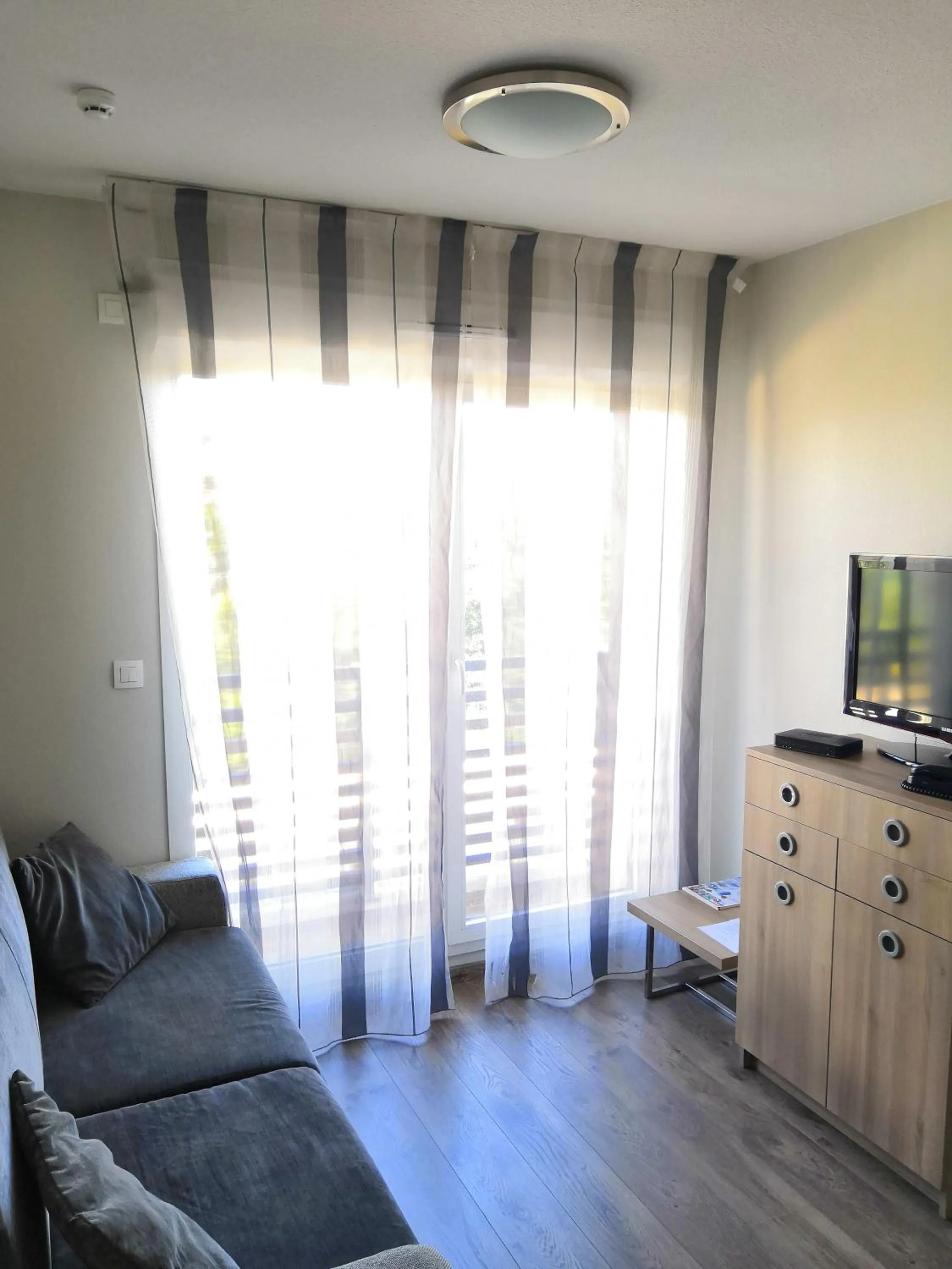 Bed in Lagrange Aparthotel Toulouse Saint-Michel