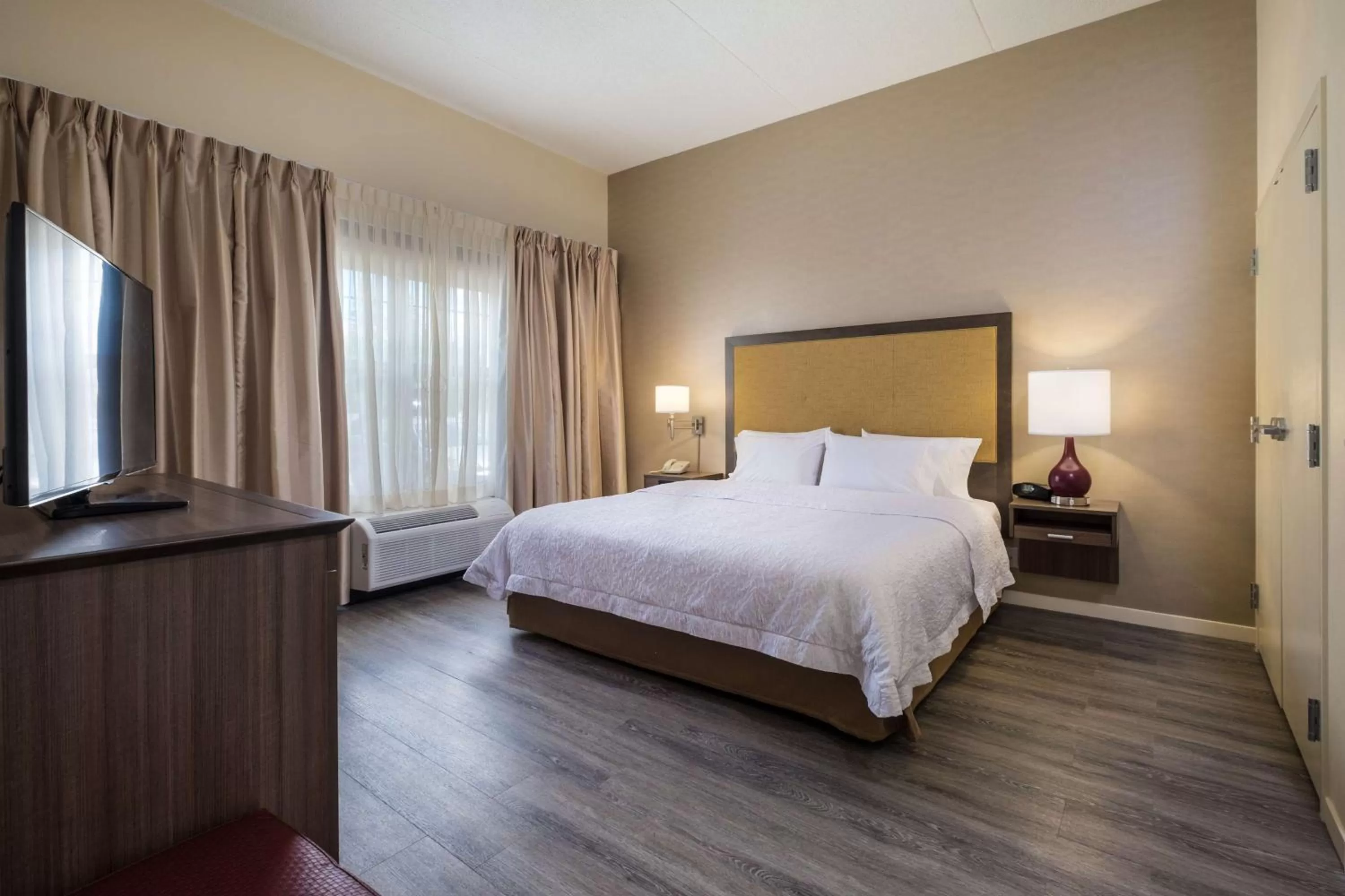 Bedroom, Bed in Hampton Inn Waterville