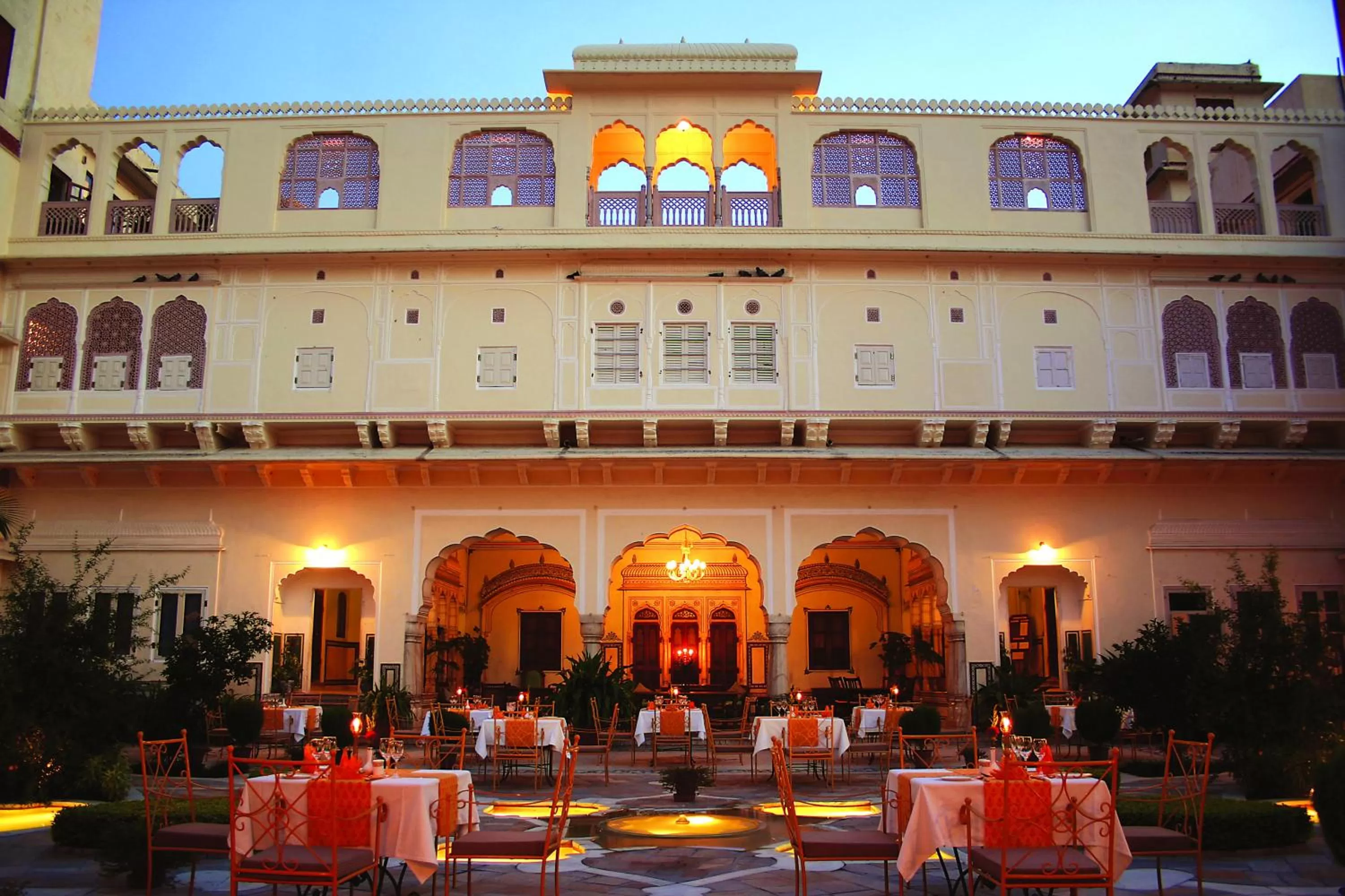 Restaurant/places to eat in Samode Haveli
