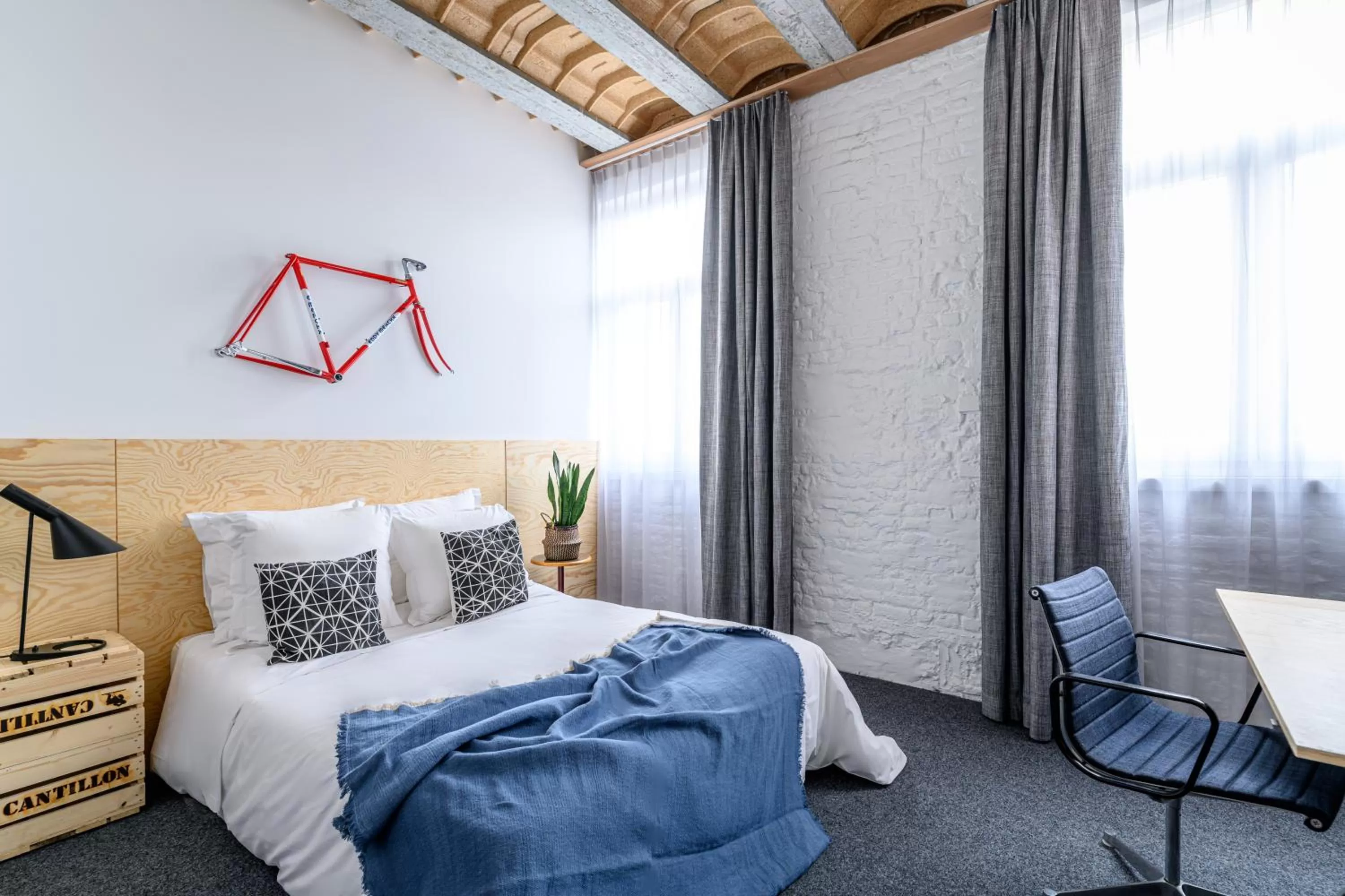 Photo of the whole room, Bed in Hotel La Grande Cloche