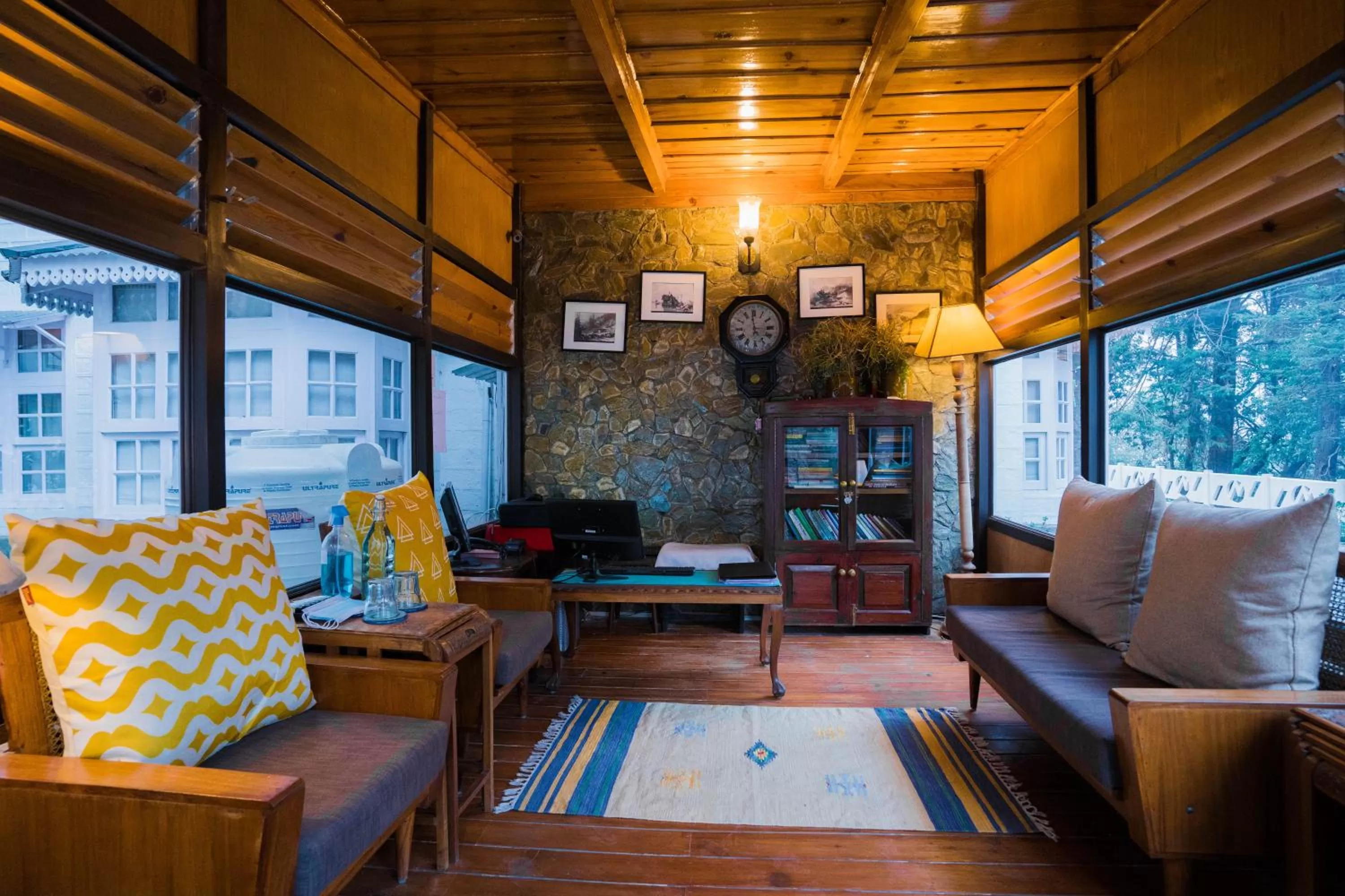 Lobby or reception in Bhikampur Lodge By Nine Hotels