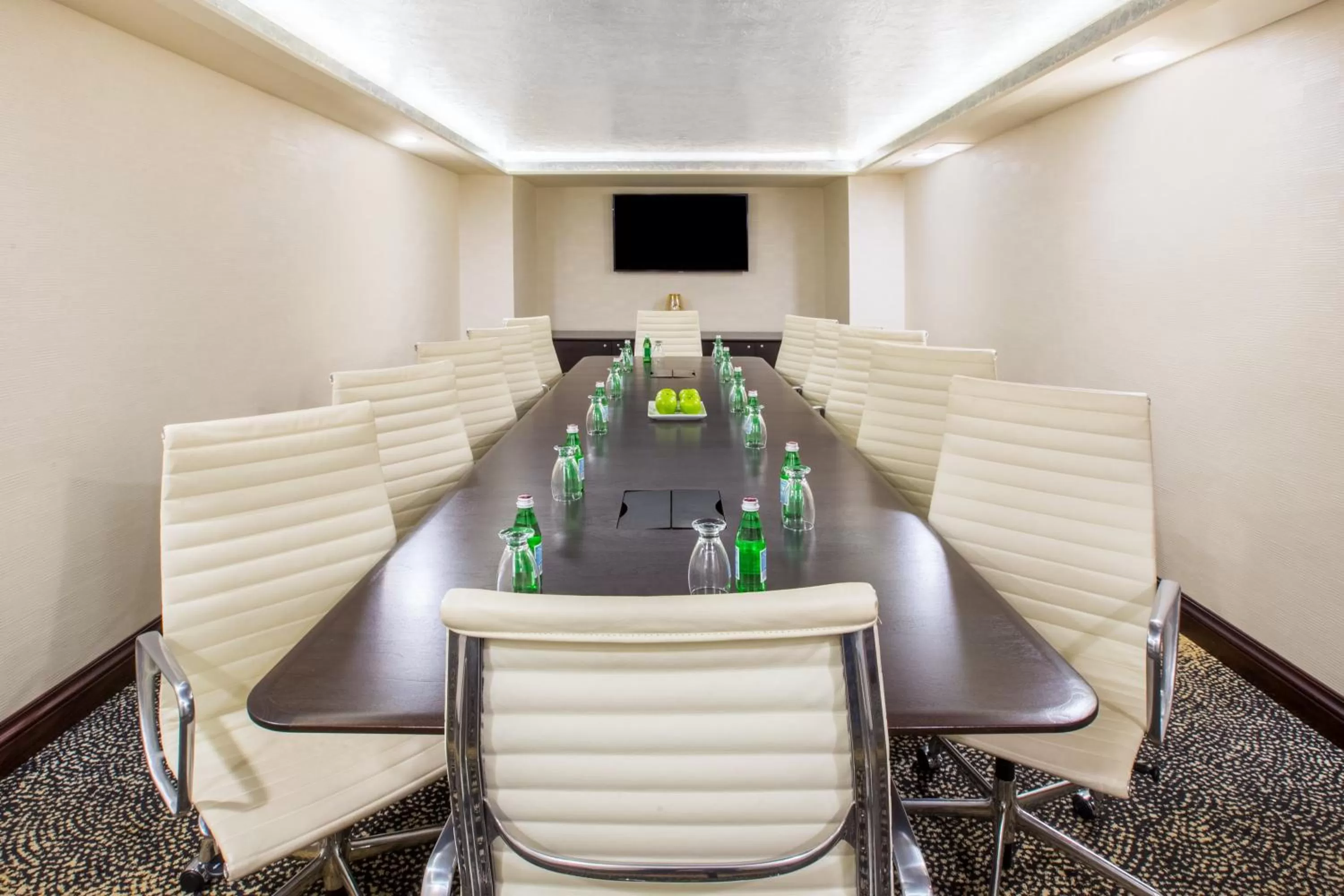 Meeting/conference room in Fort Pontchartrain Detroit, a Wyndham Hotel