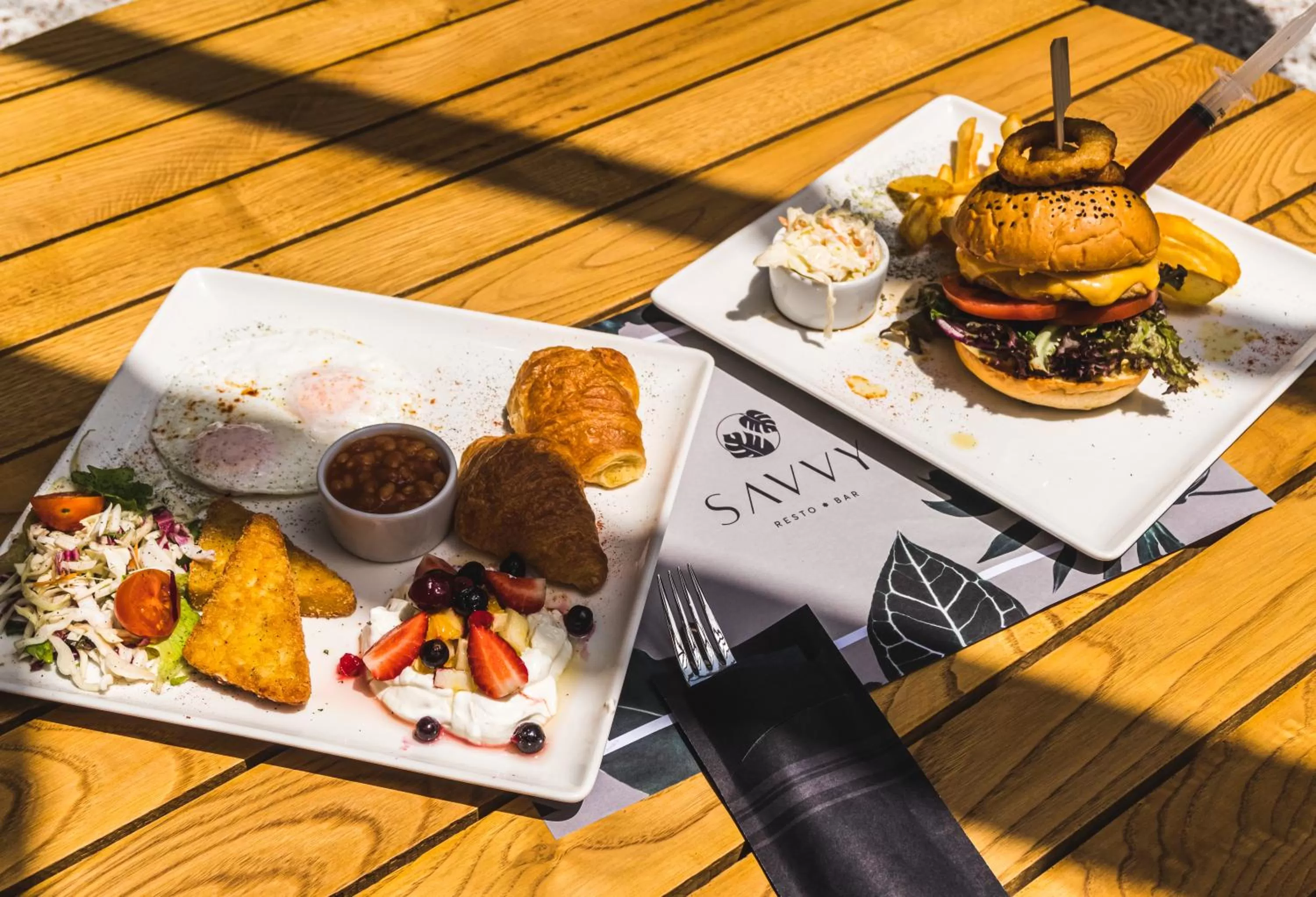 Restaurant/places to eat in Canadian Hotel