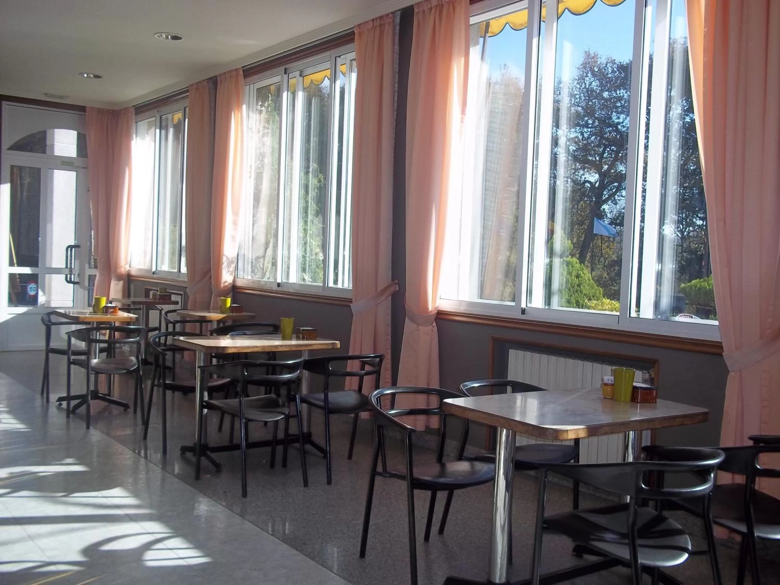 Lounge or bar in Hotel Suiza