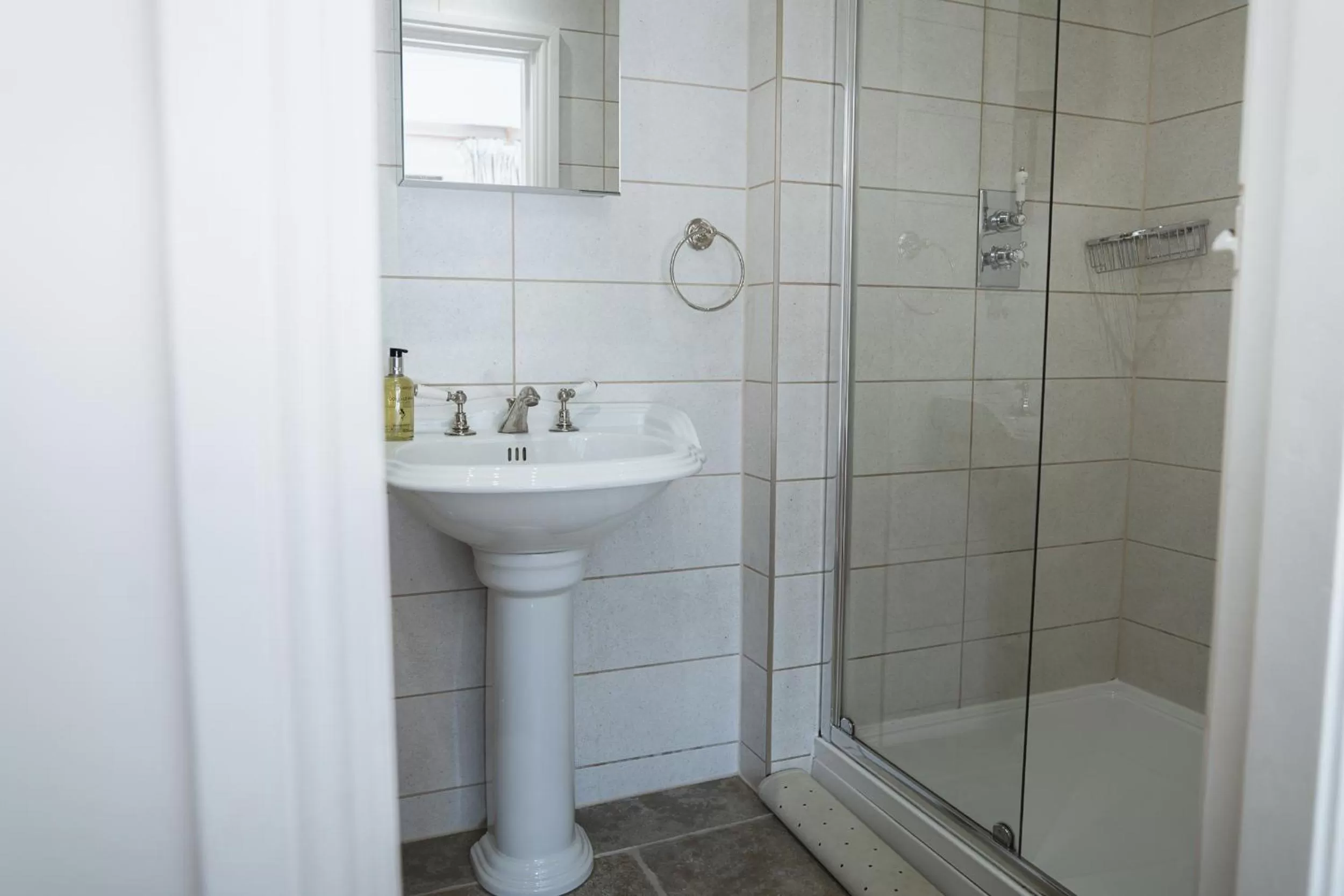 Shower in The Old Hall Inn