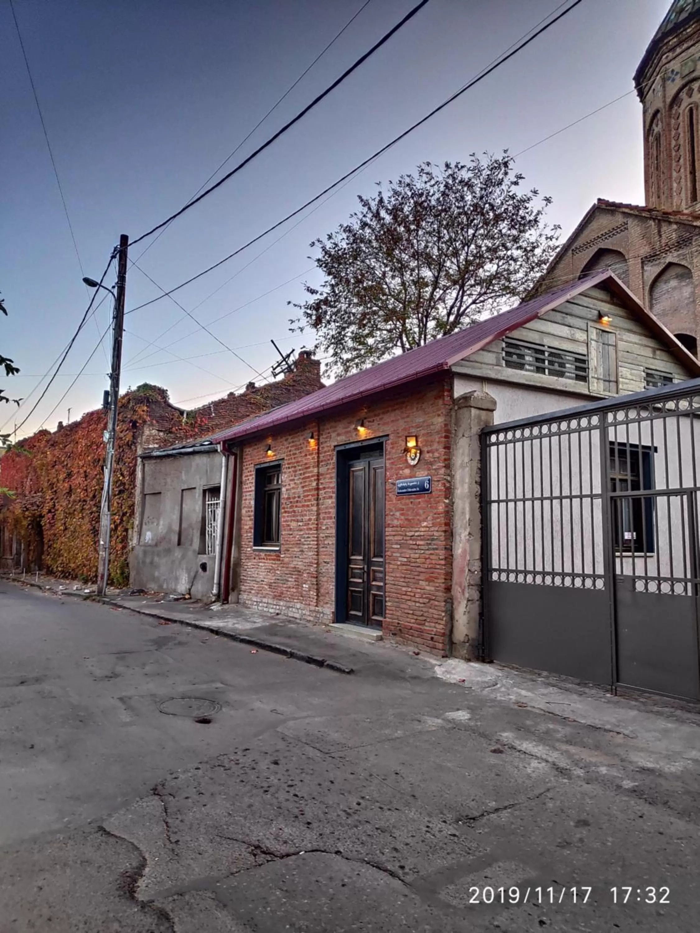 Property Building in 3 Heritage Rooms
