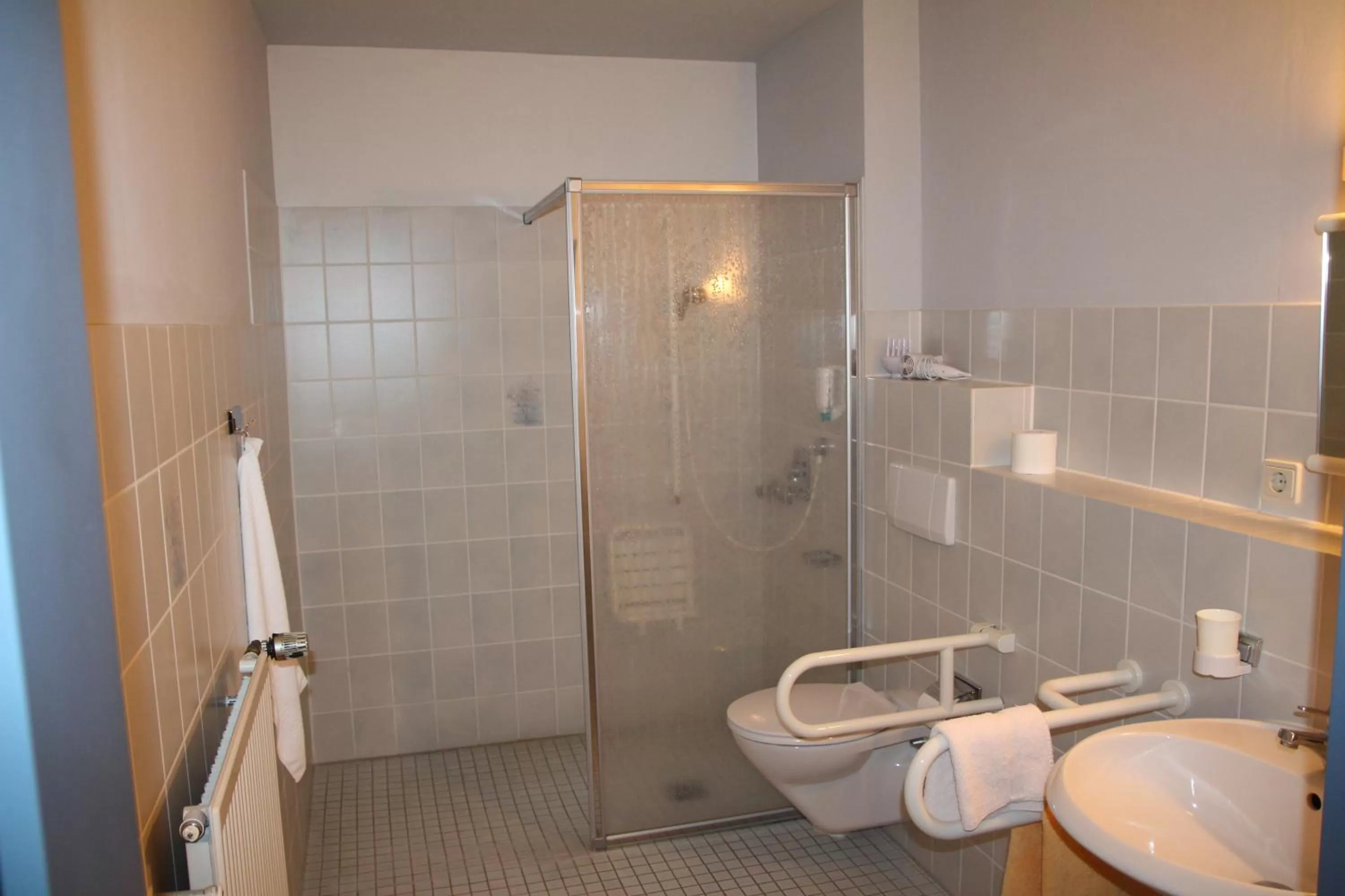 Bathroom in Hotel Restaurant Zum Jägerheim