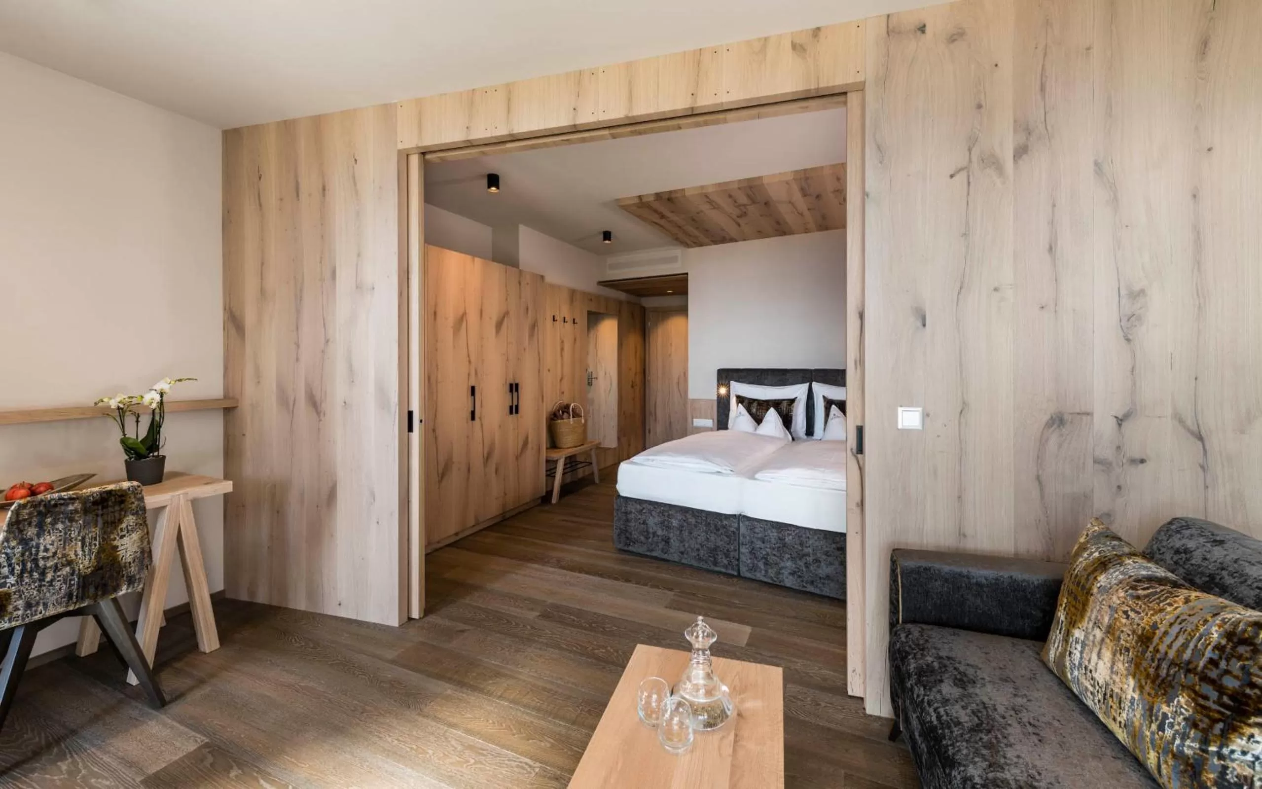 Living room, Bed in Schenna Resort