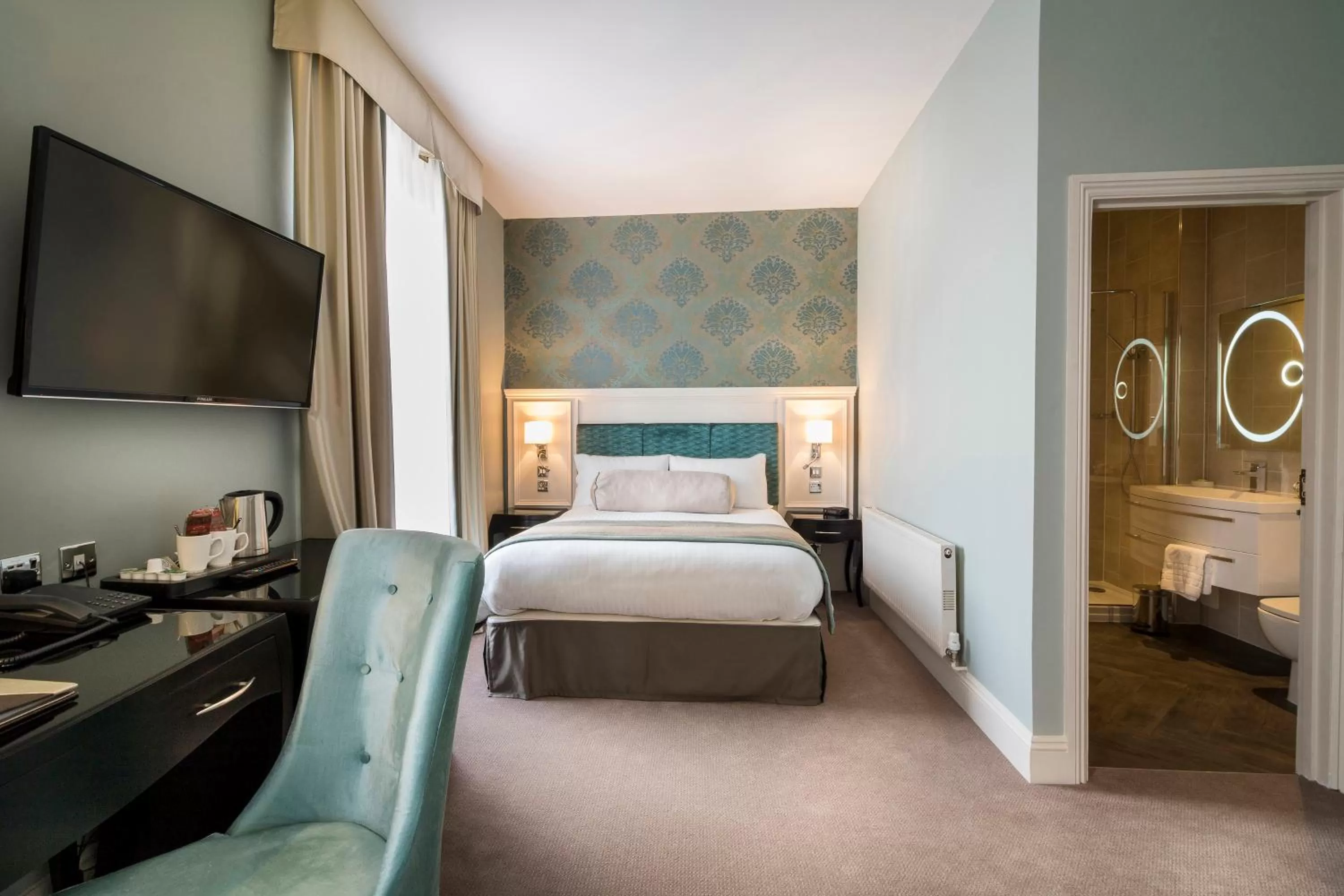 Bedroom, Bed in The Swan Hotel, Wells, Somerset - The Coaching Inn Group