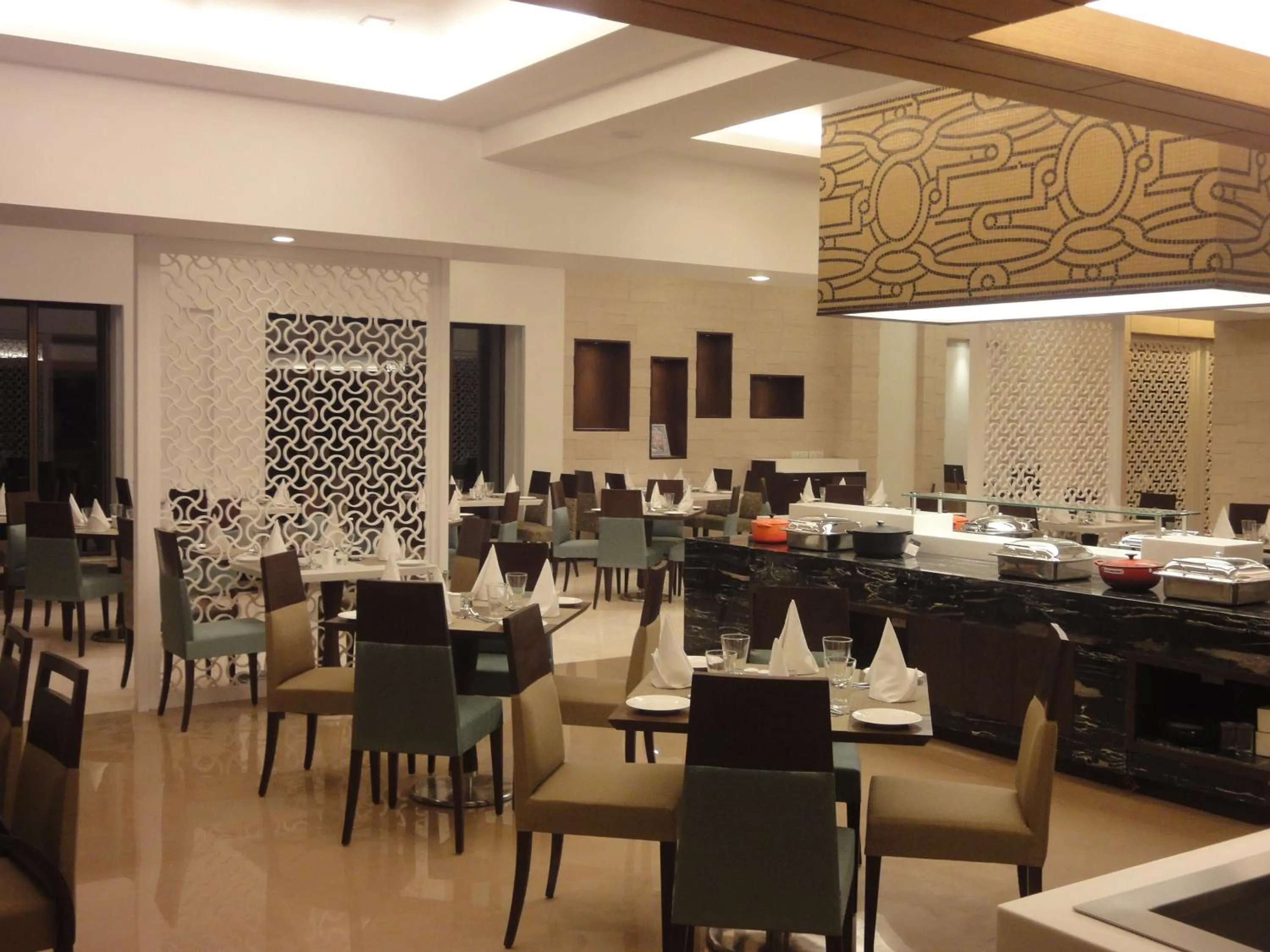 Restaurant/places to eat in Radisson Hotel Varanasi
