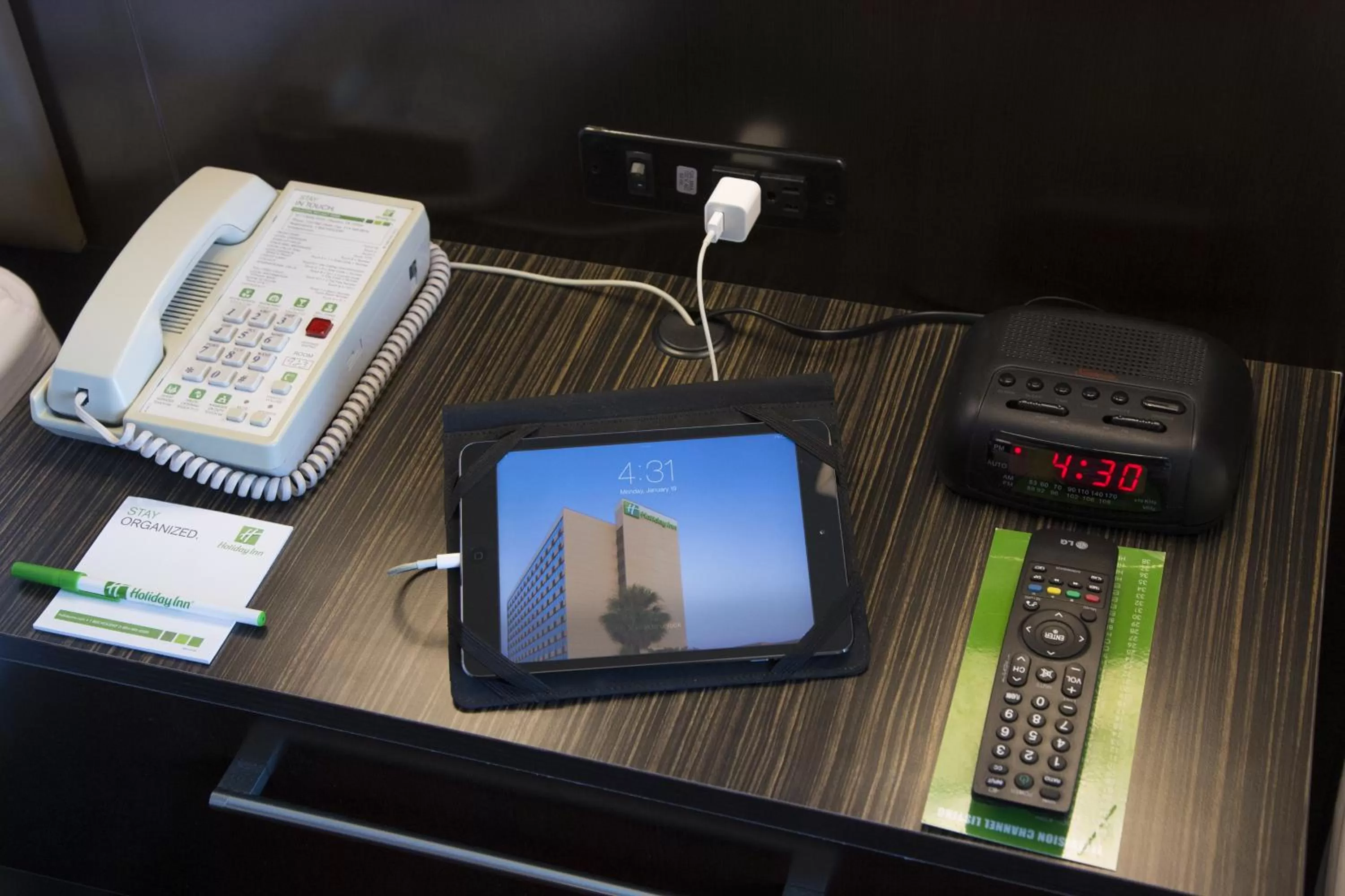 King Room with Roll-in Shower - Disability Access/Non-Smoking in Holiday Inn Houston S - NRG Area - Med Ctr, an IHG Hotel