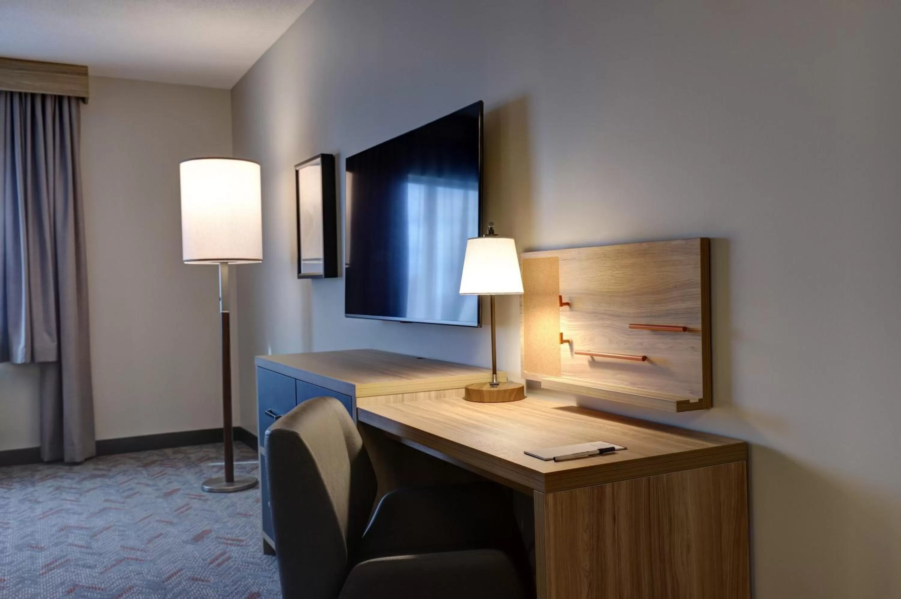 TV and multimedia in Candlewood Suites - Kingston West by IHG