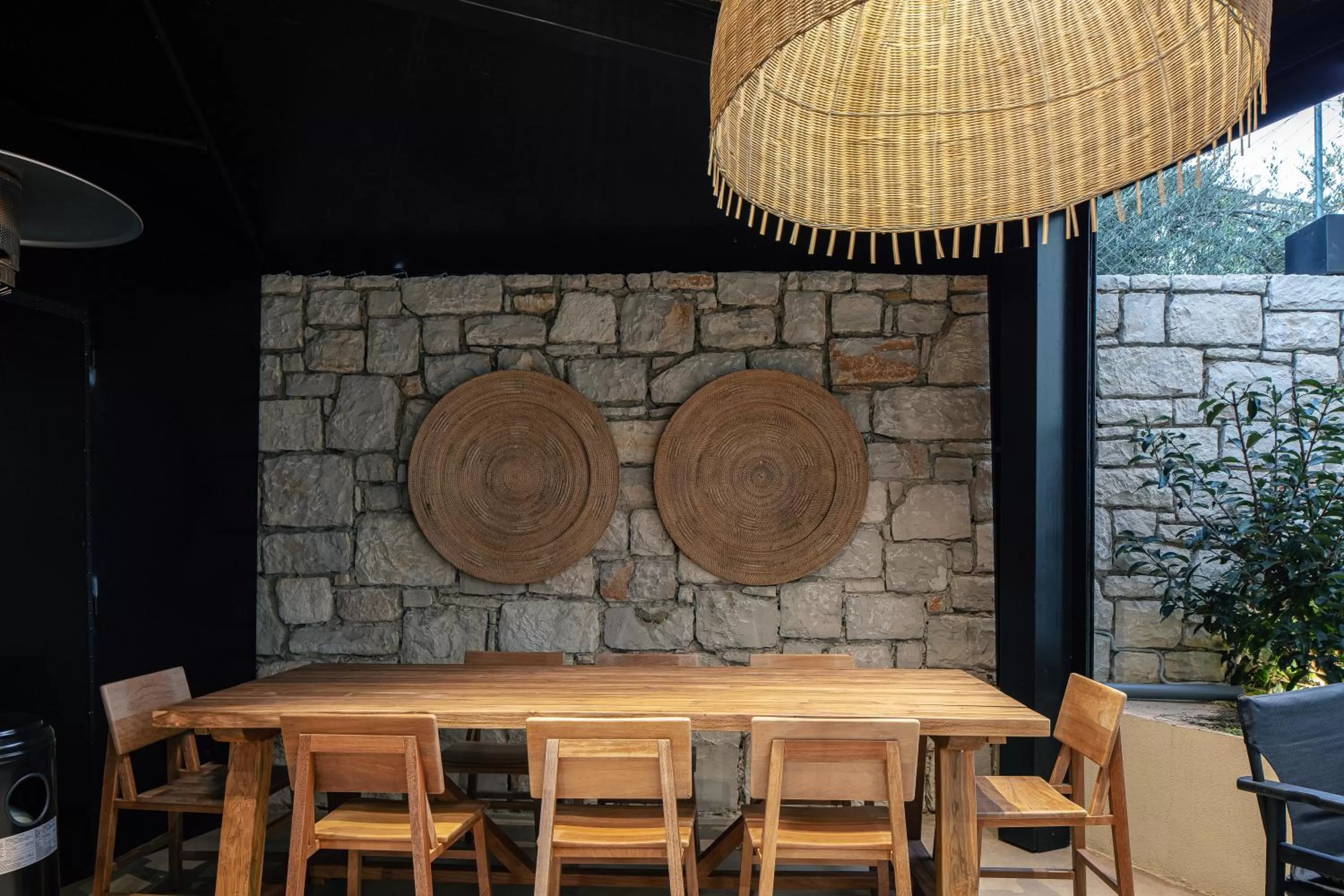 Restaurant/places to eat in Chapter 02 Gallery Suites