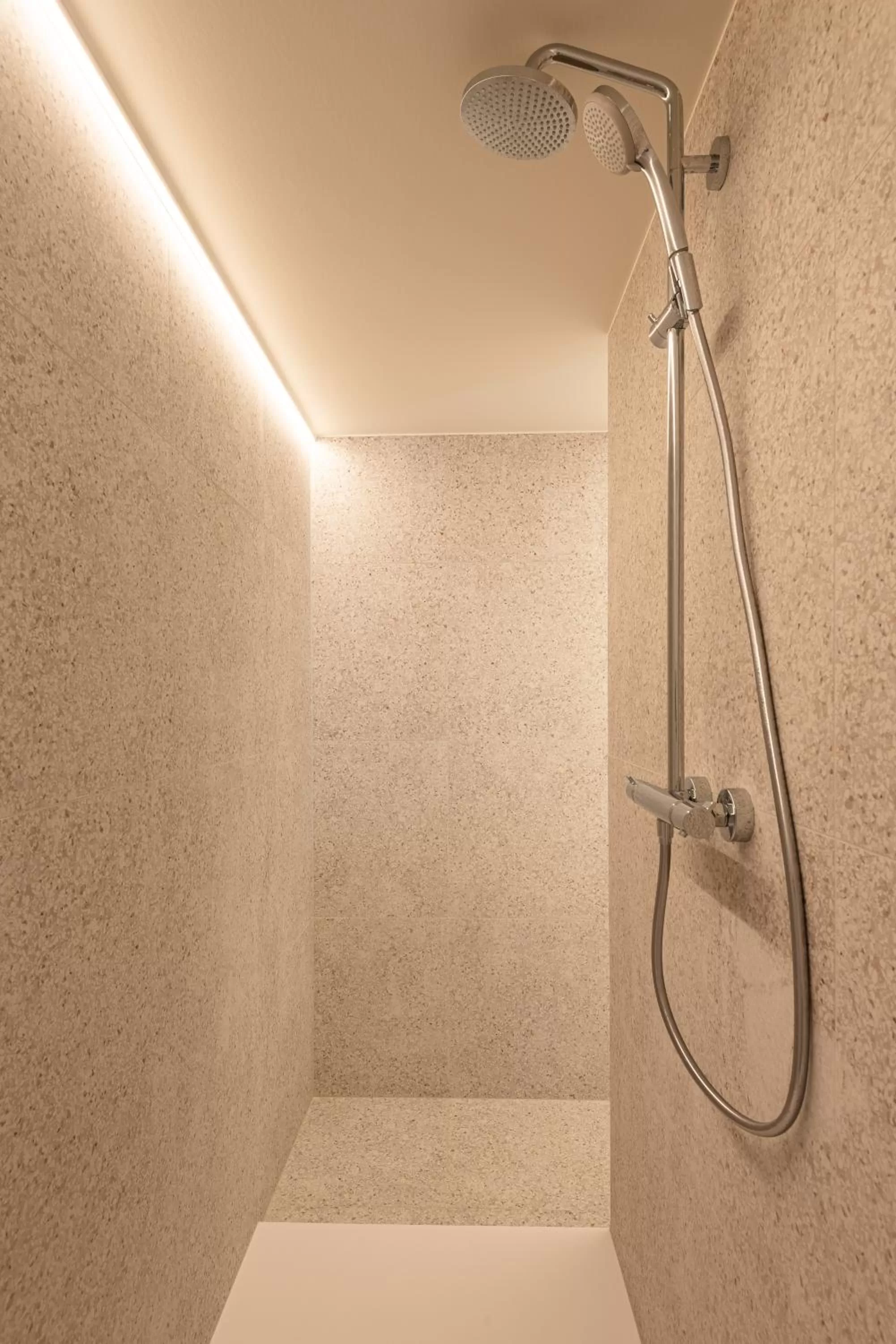 Shower in Gepetto's - Beautiful stay in the Historic centre of Ghent -