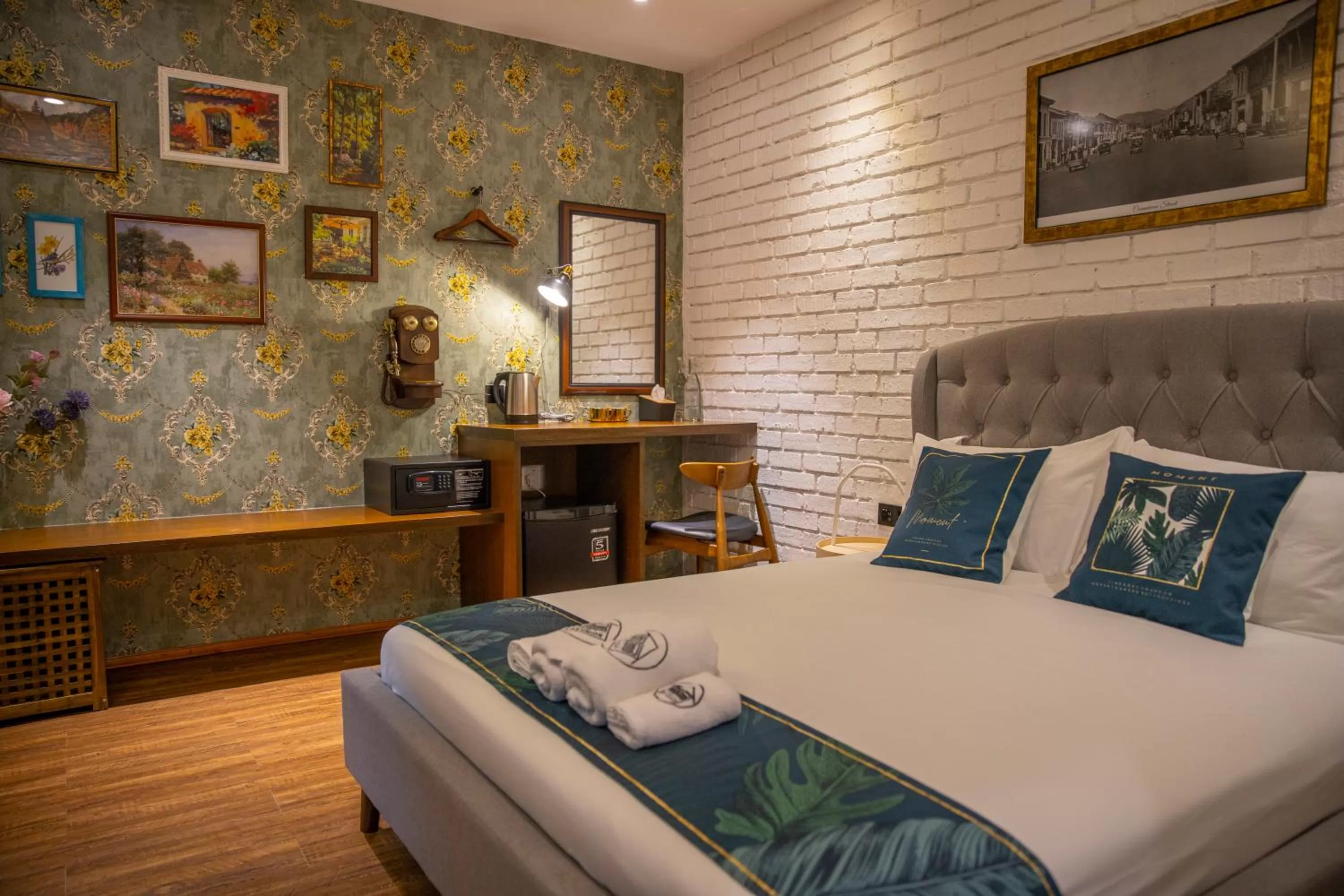 Bed in Carnarvon Suites