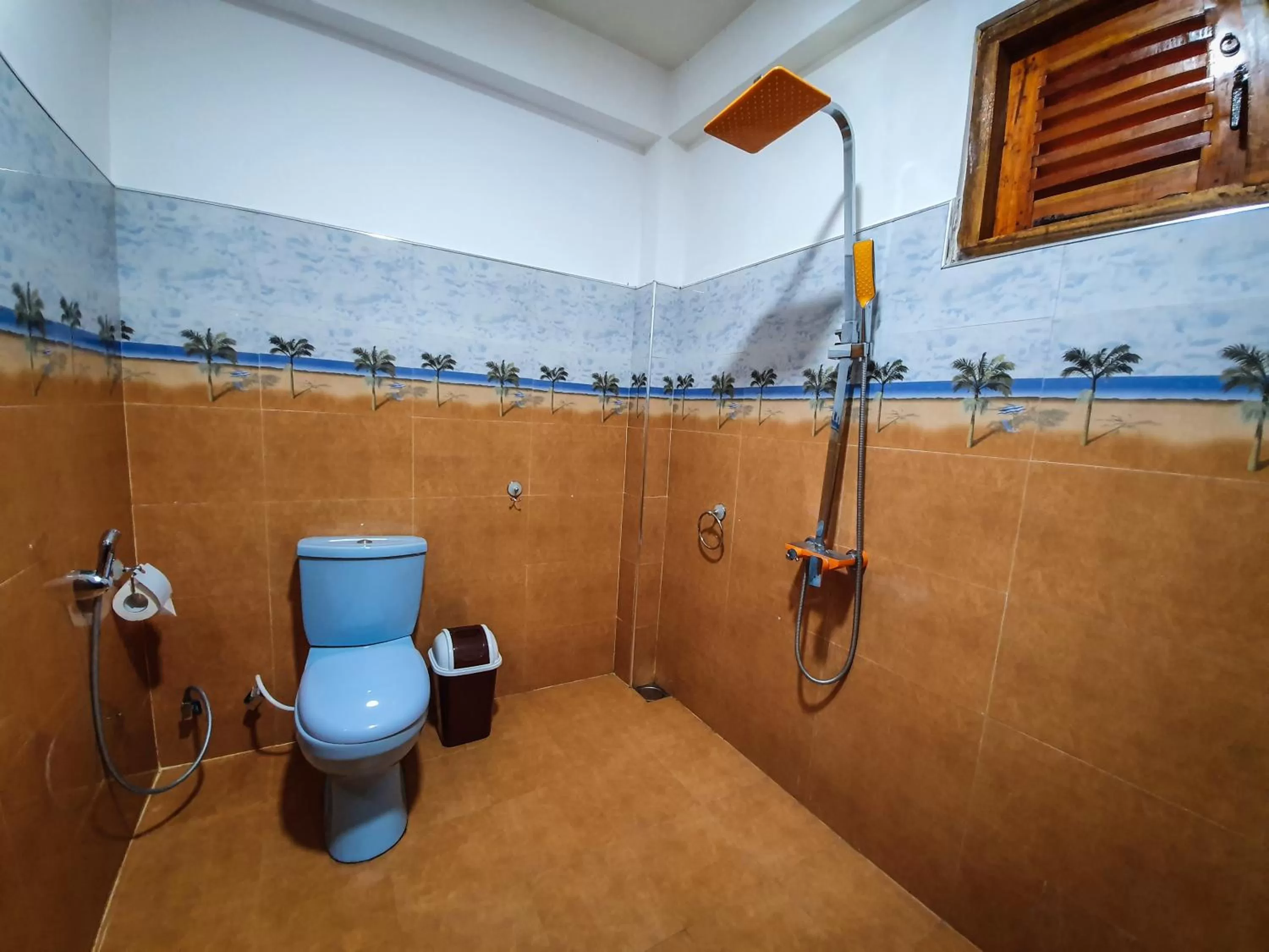 Shower, Bathroom in Guest Inn Avendra