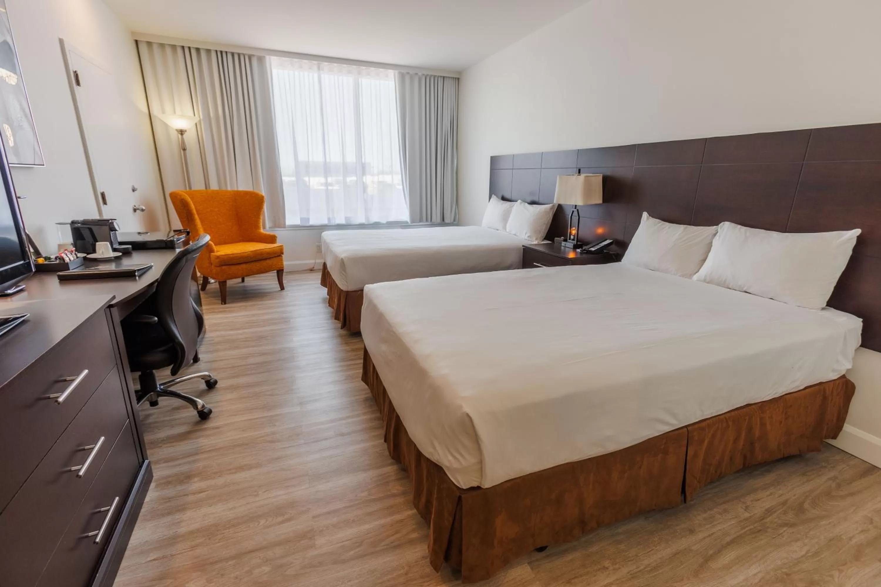 Photo of the whole room, Bed in Travelodge by Wyndham Quebec City Hotel & Convention Centre