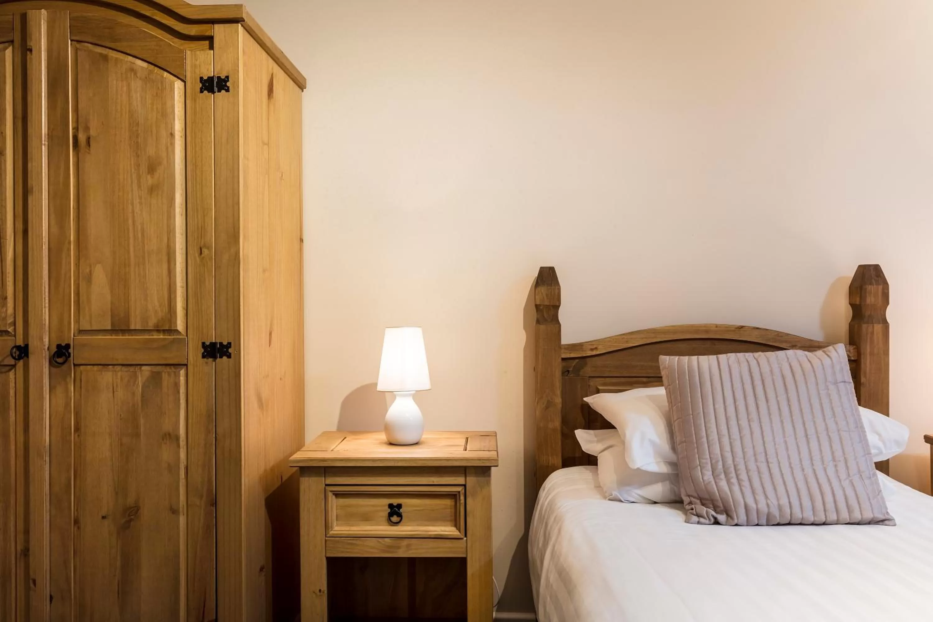 Bedroom, Bed in Roydon Marina Village Hotel