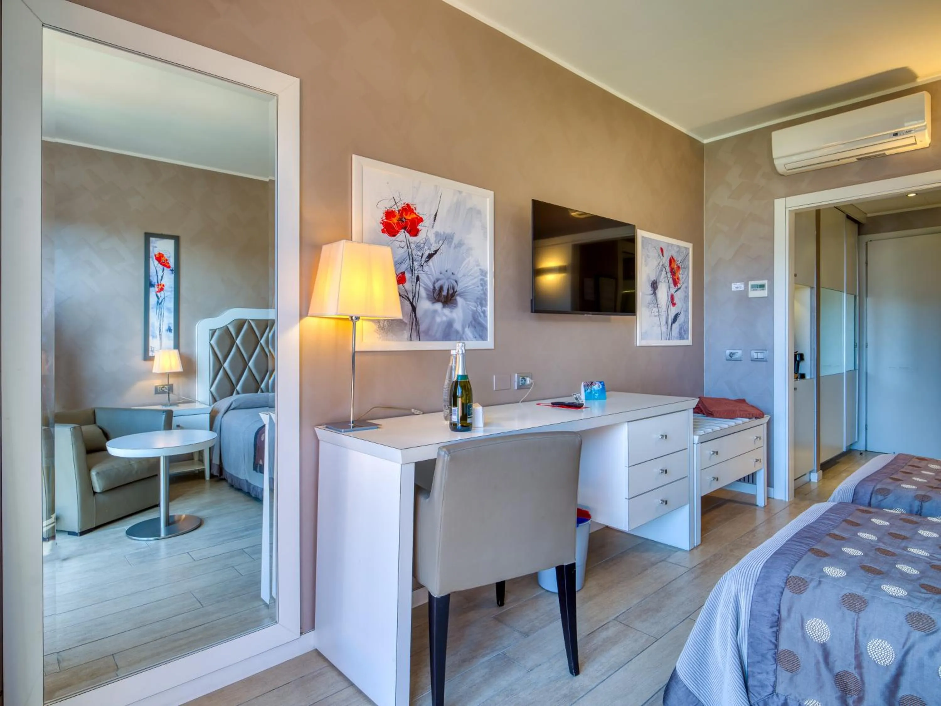 Bedroom, Bed in Parc Hotel Gritti