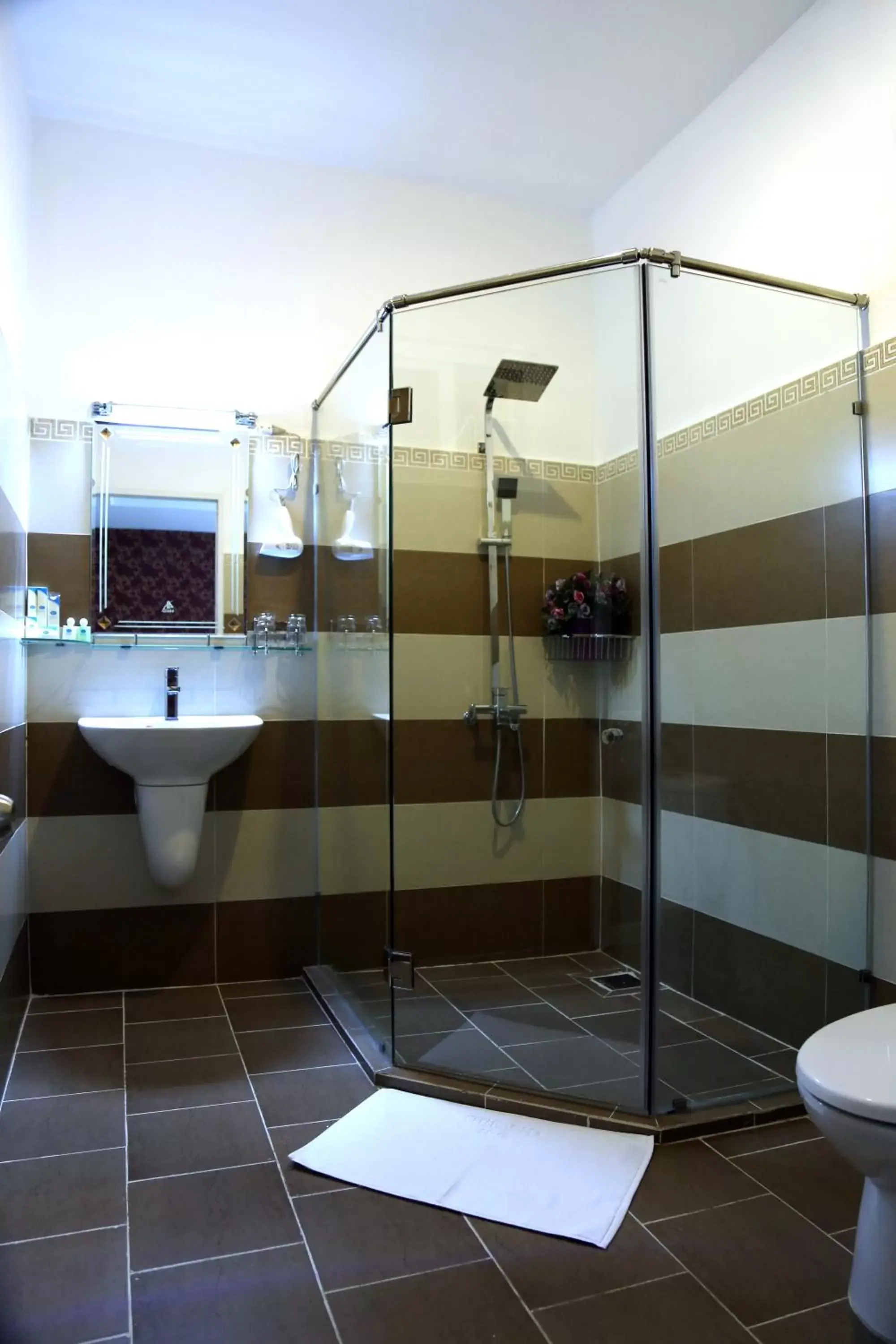 Superior Double Room with City View in Thien Ha Hotel & Apartment Superior Double Room with City View in Thien Ha Hotel & Apartment