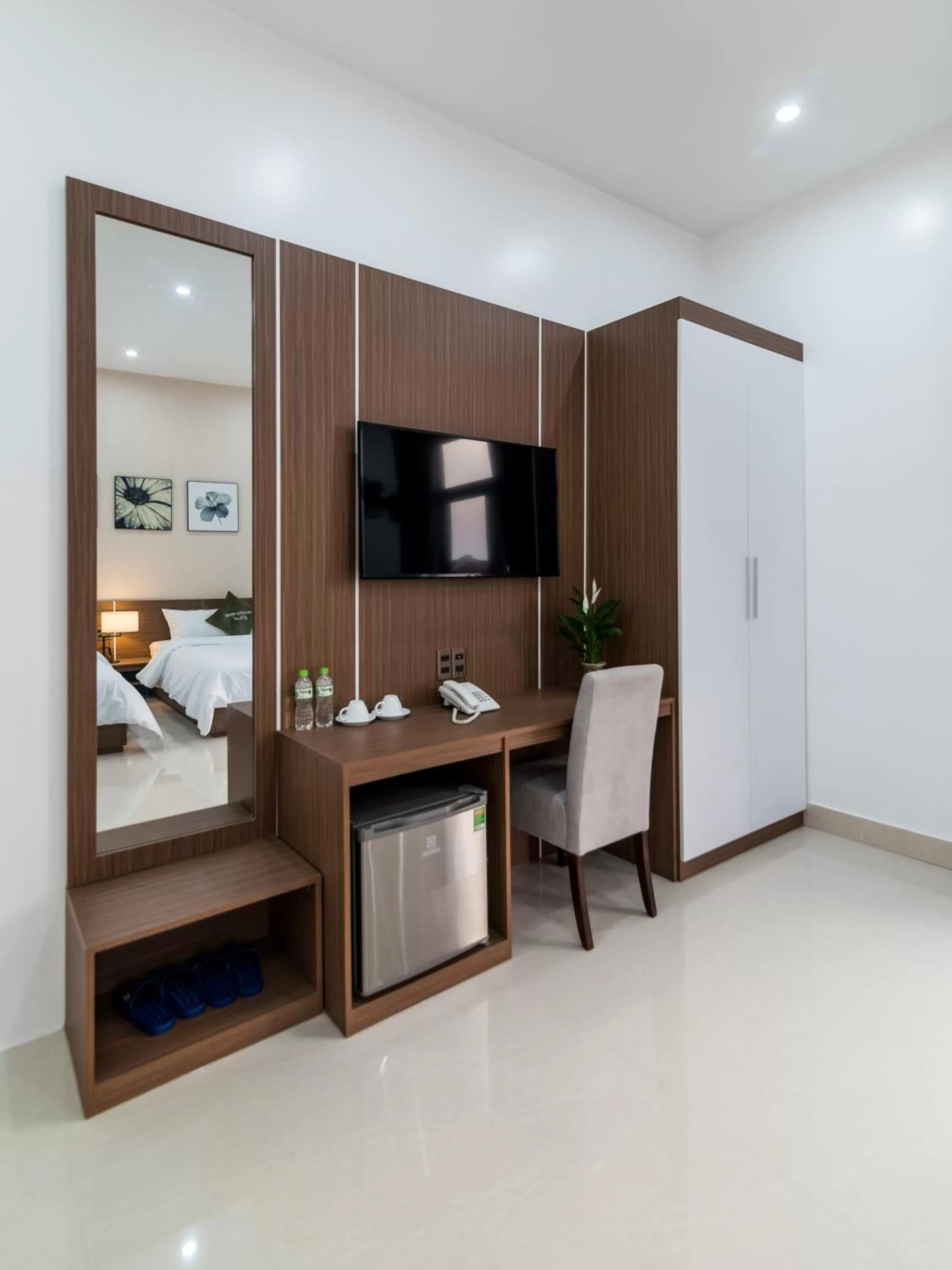 TV/Entertainment Center in Peaceful House Hostel