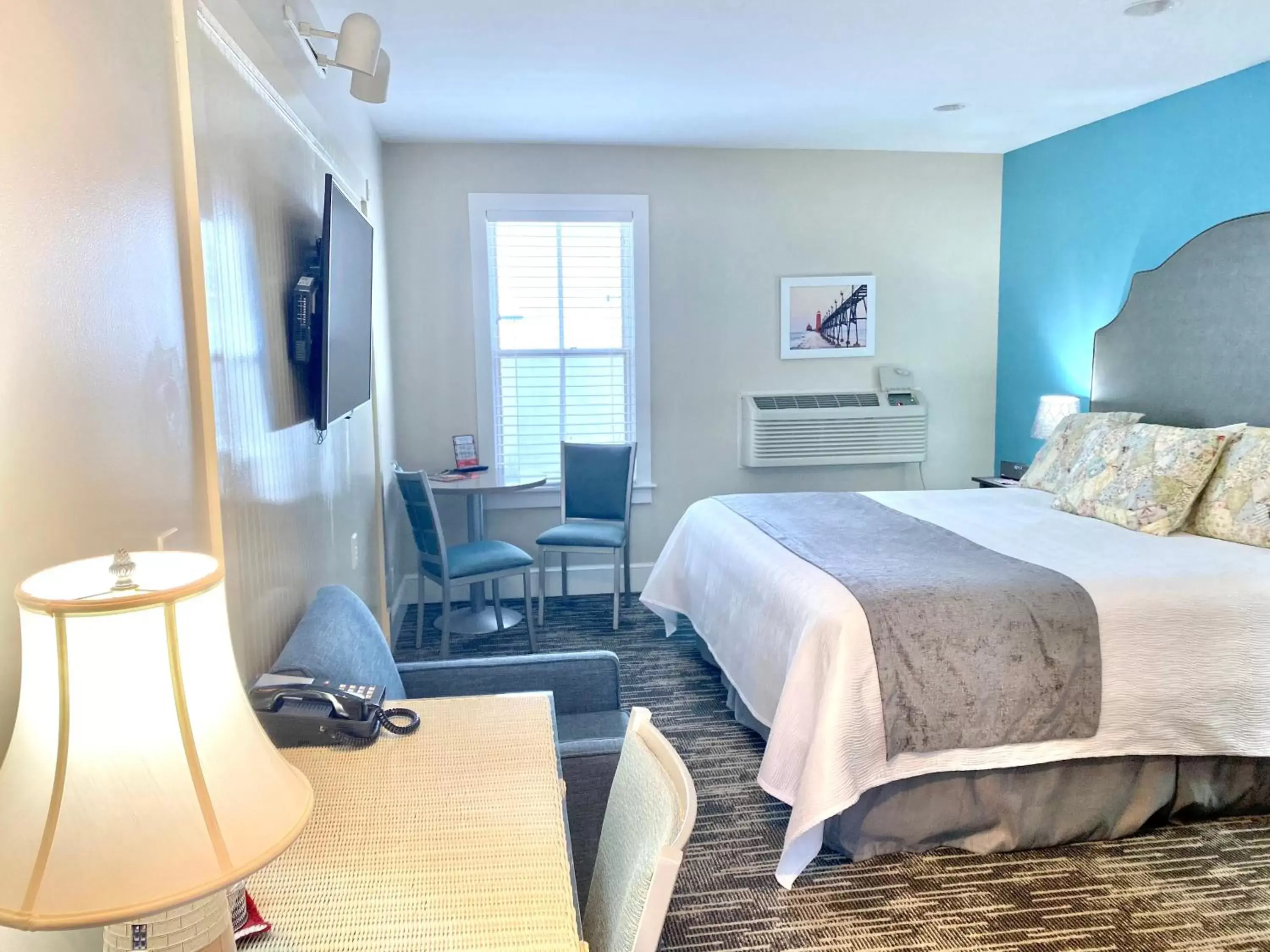 King Room in Harbor House Inn King Room in Harbor House Inn