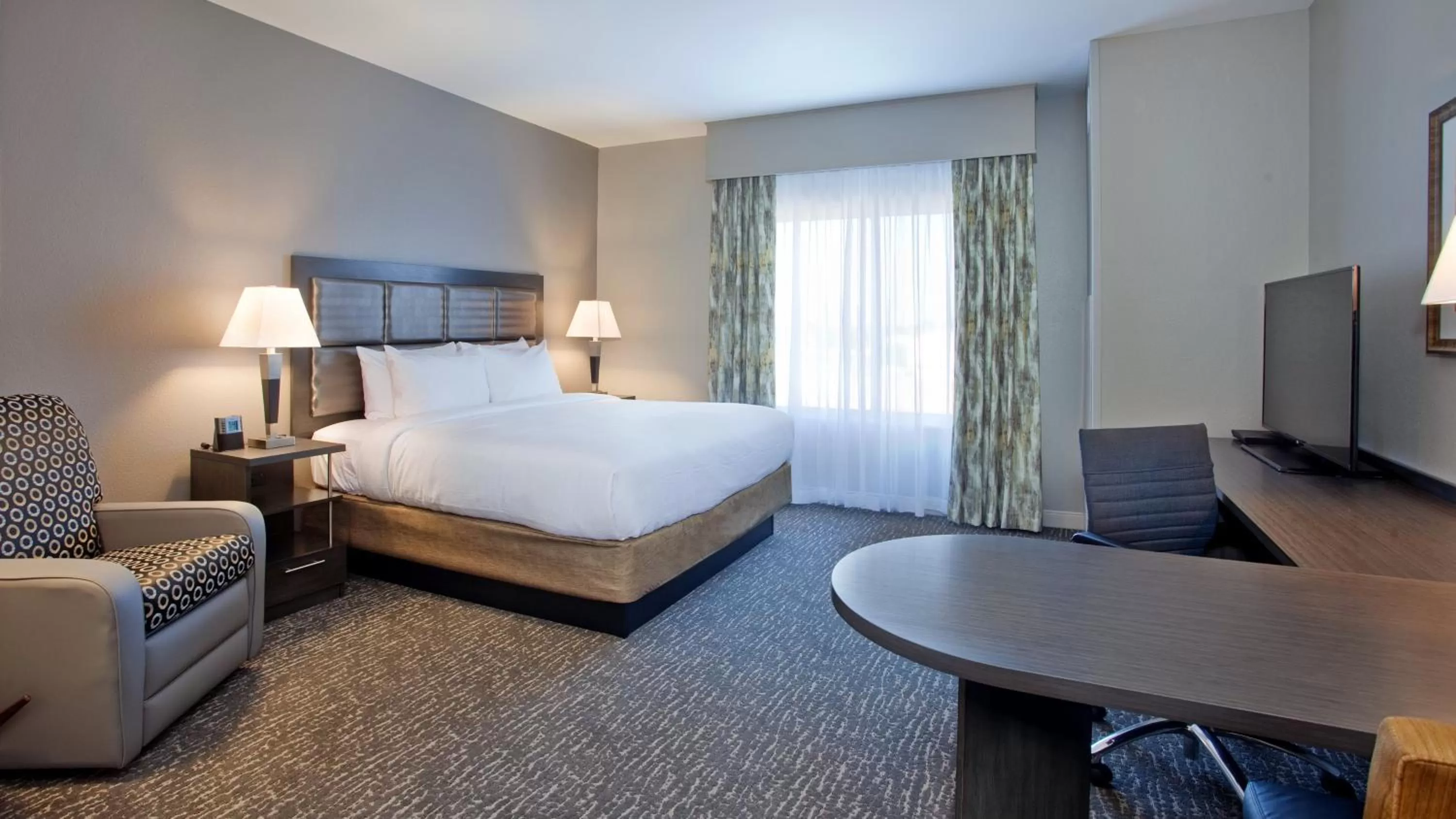 Photo of the whole room, Bed in Candlewood Suites Kearney by IHG