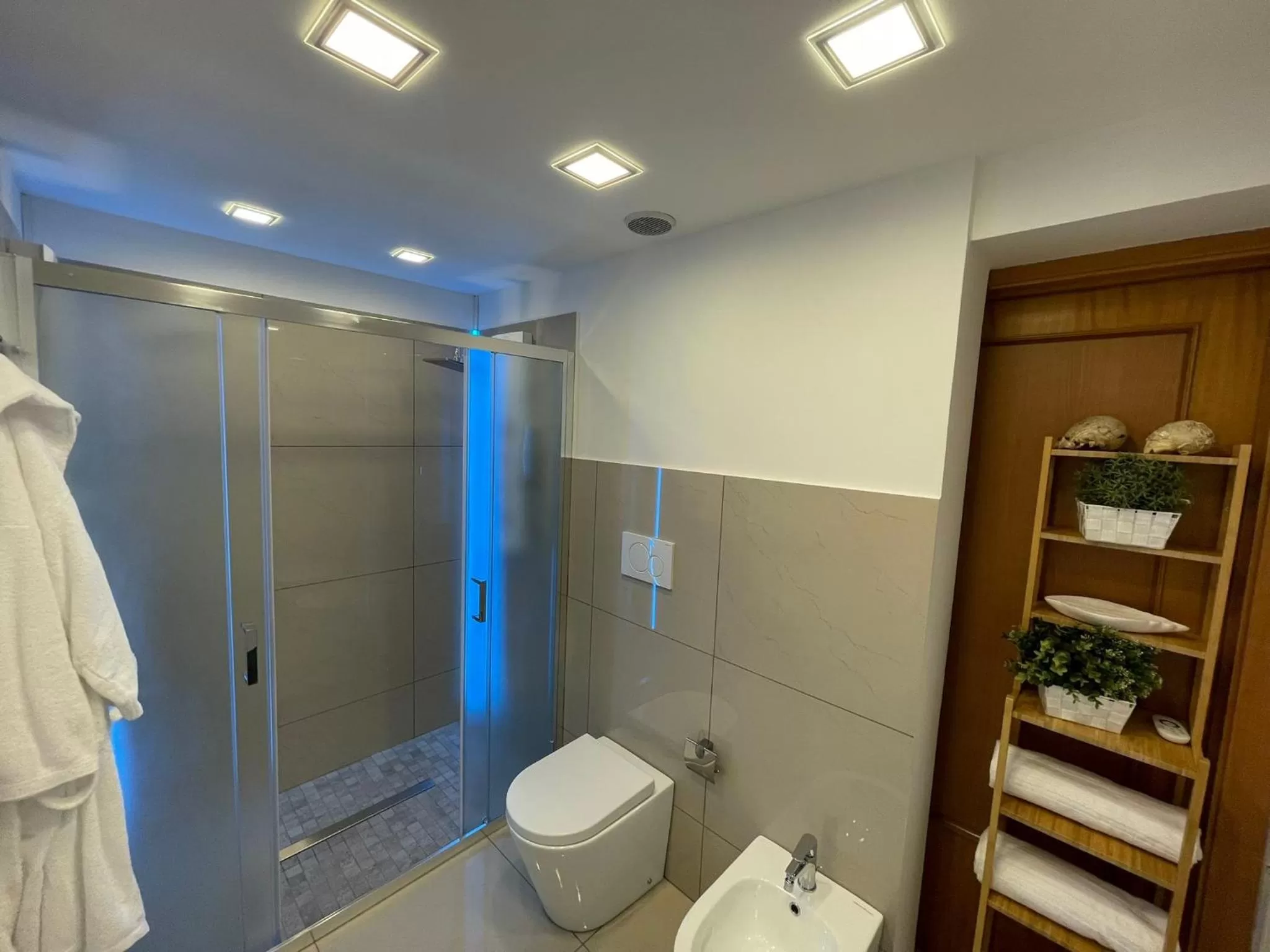 Bathroom in Suite Ciclopi Acitrezza