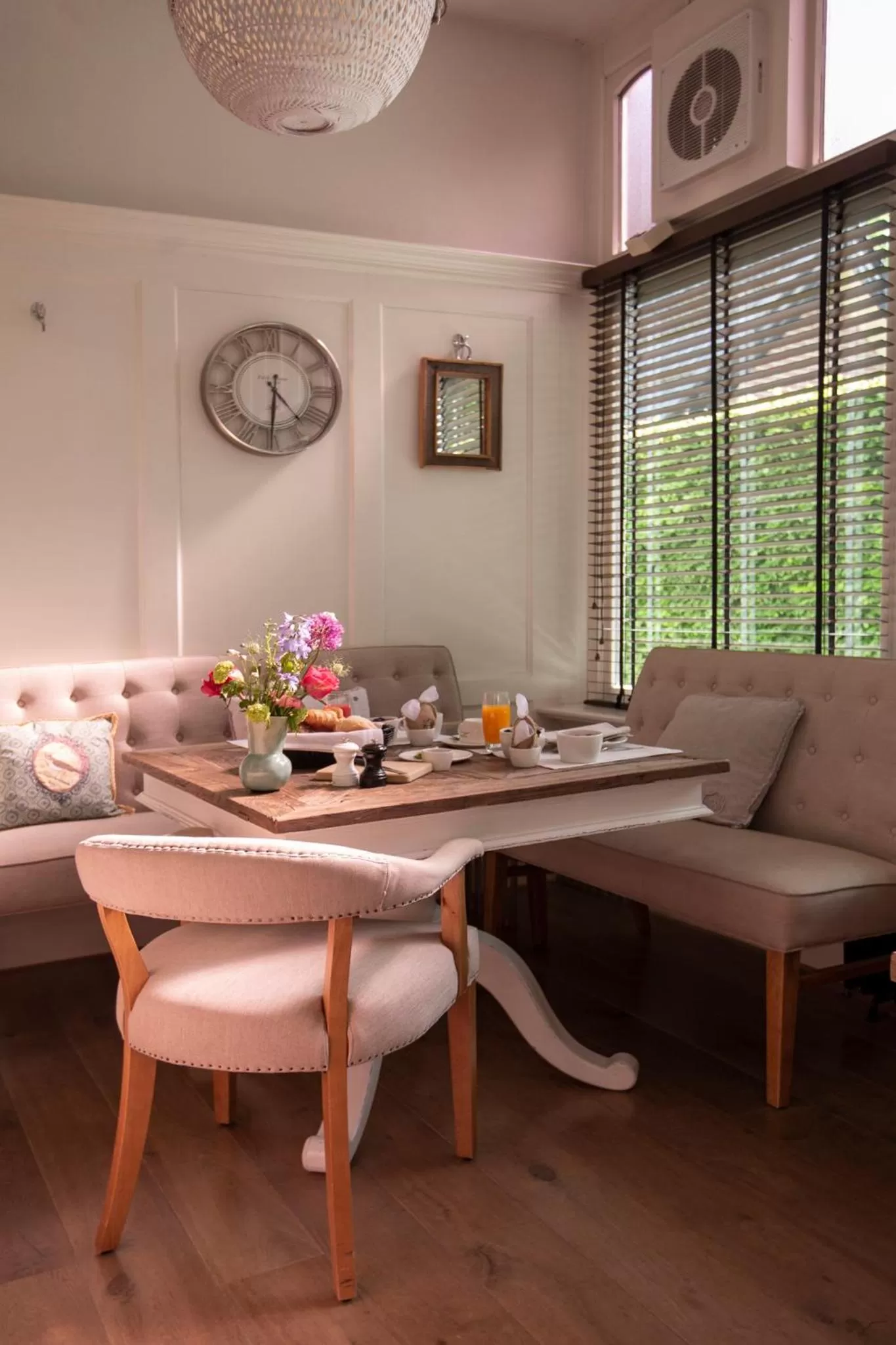 Seating area in Zenzez Hotel & Lounge