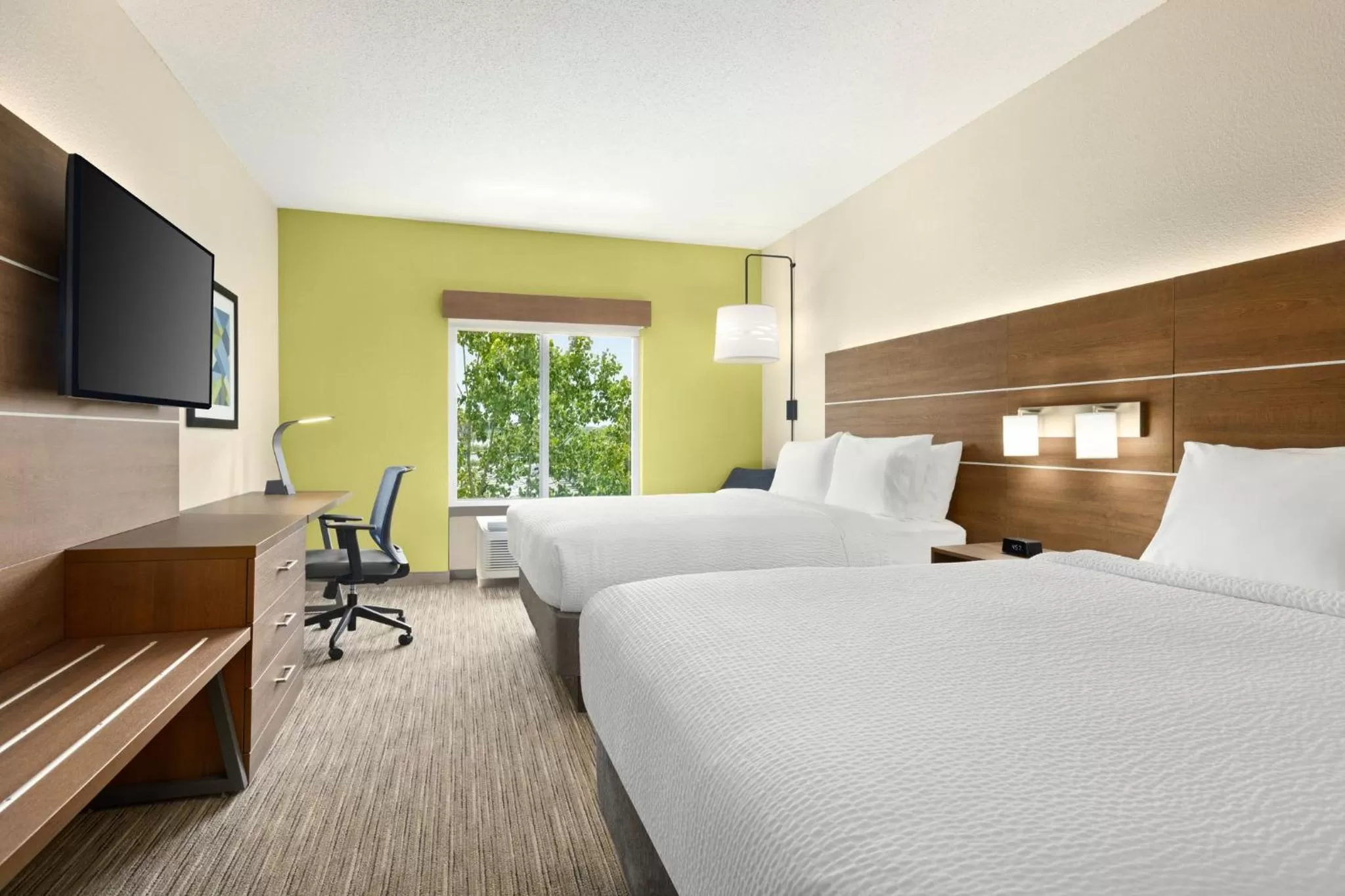 Photo of the whole room, Bed in Holiday Inn Express Hotel and Suites Akron South-Airport Area by IHG