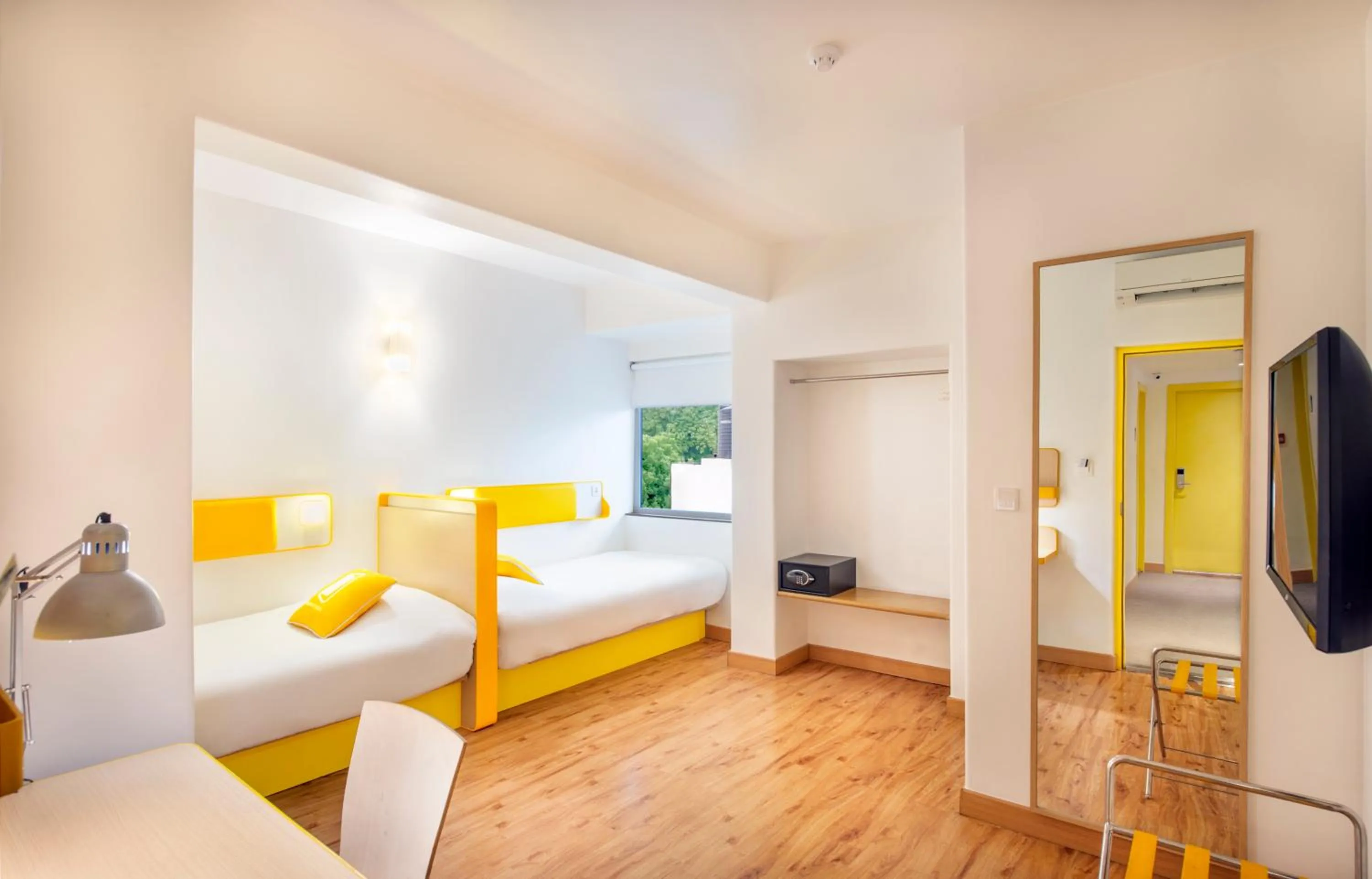 Bed in bloomrooms @ Janpath