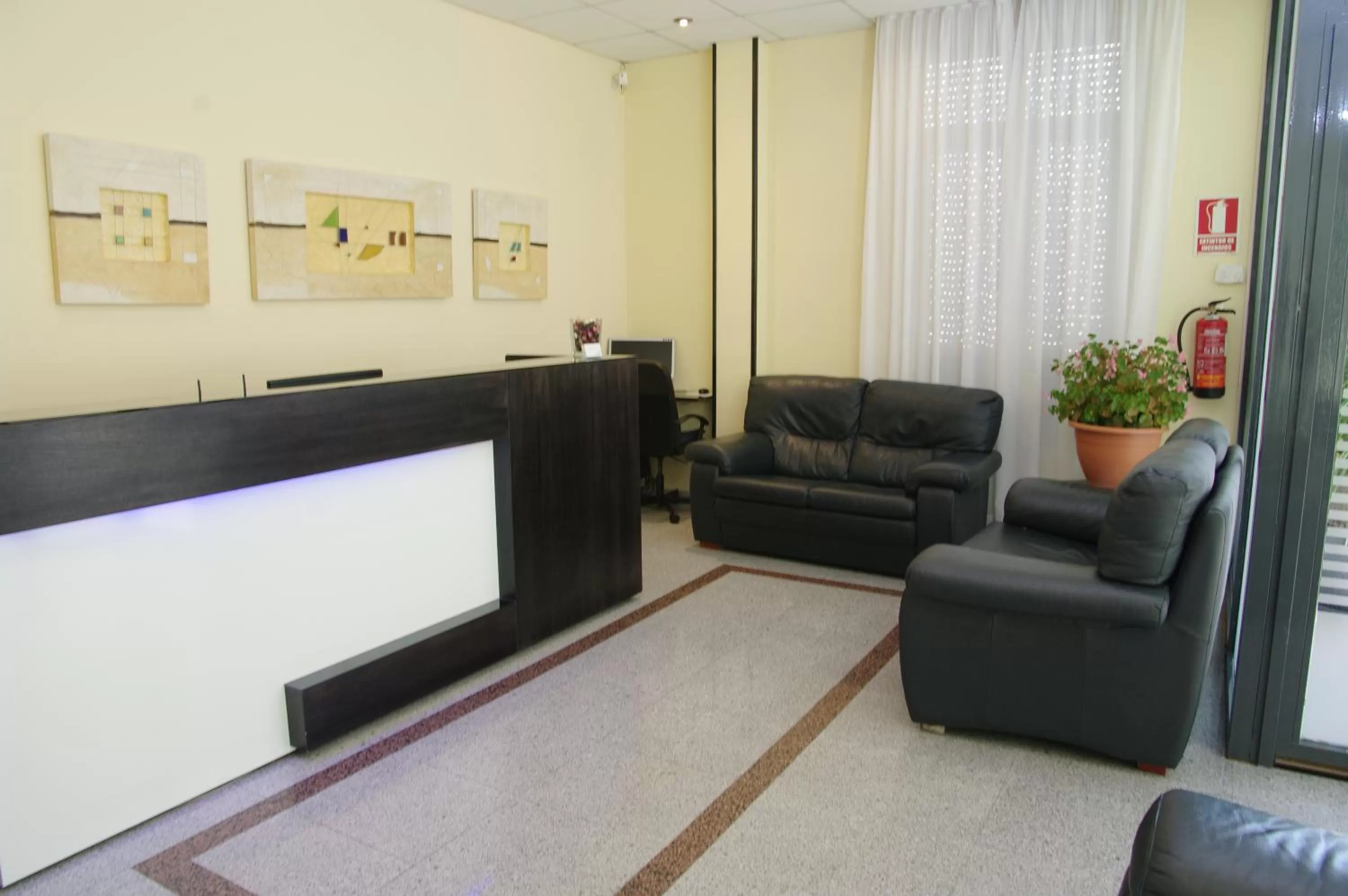 Lobby or reception in Hotel Barajas Plaza