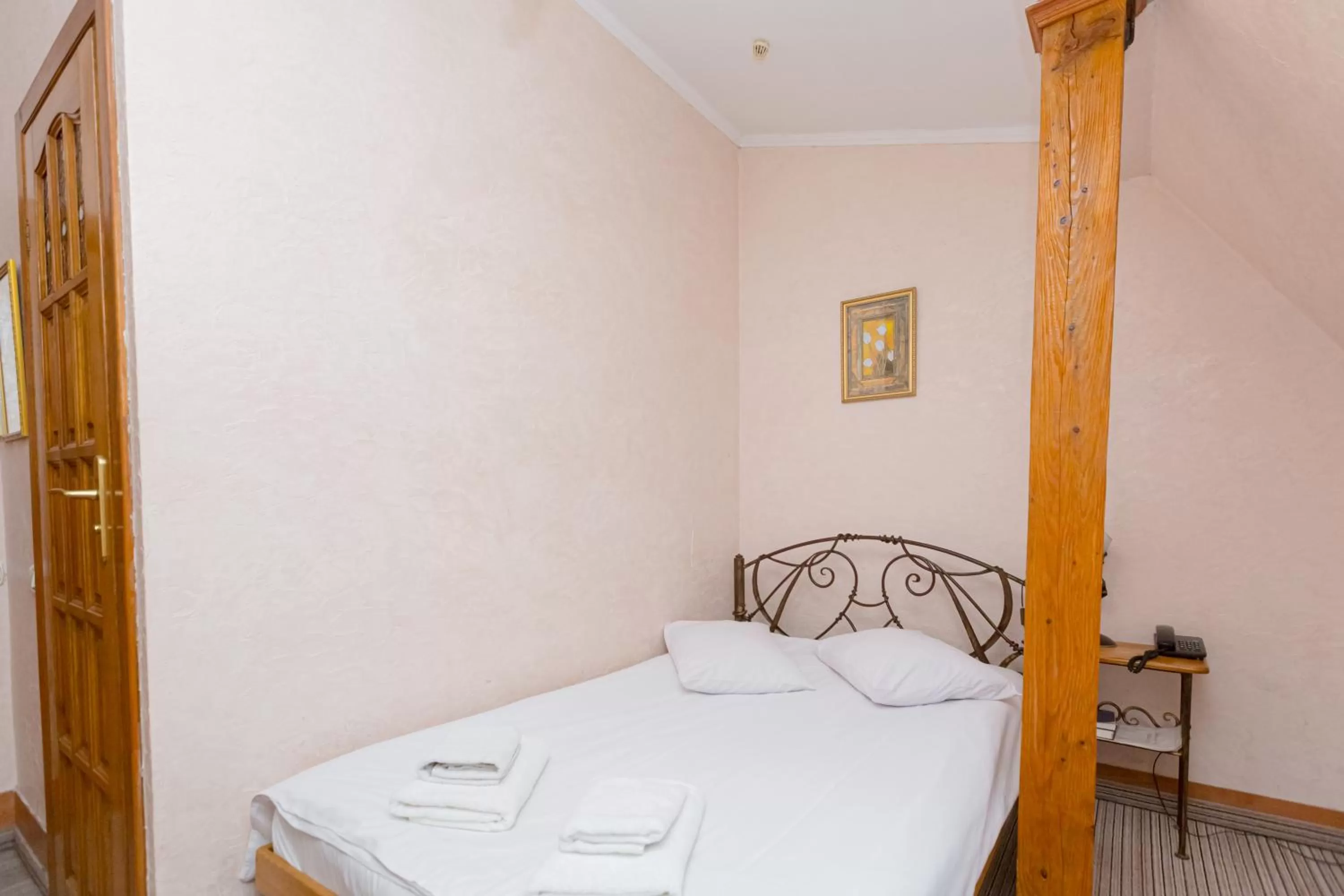 Bed in Staryi Krakiv