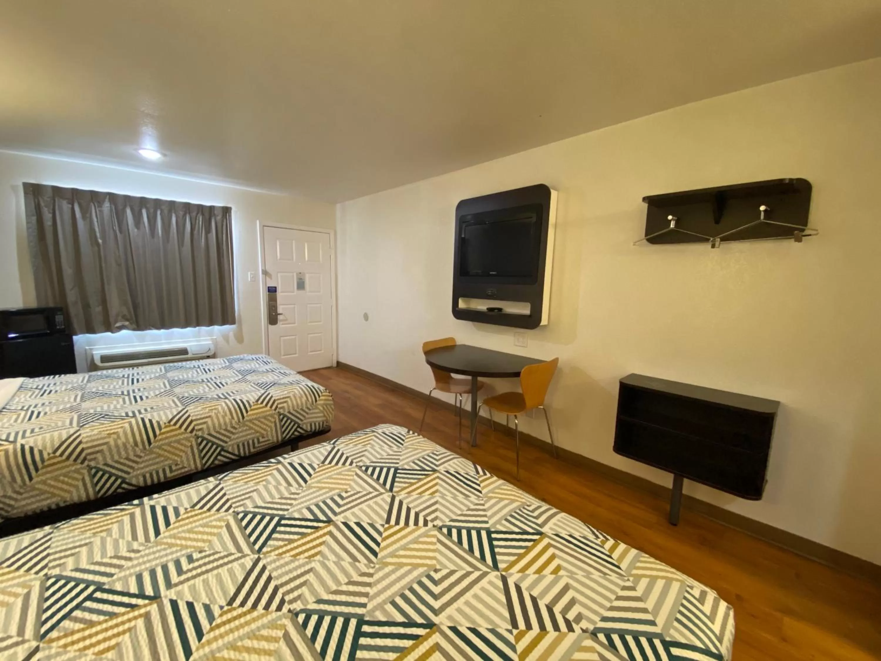 Bed in Motel 6-Bryan, TX - College Station