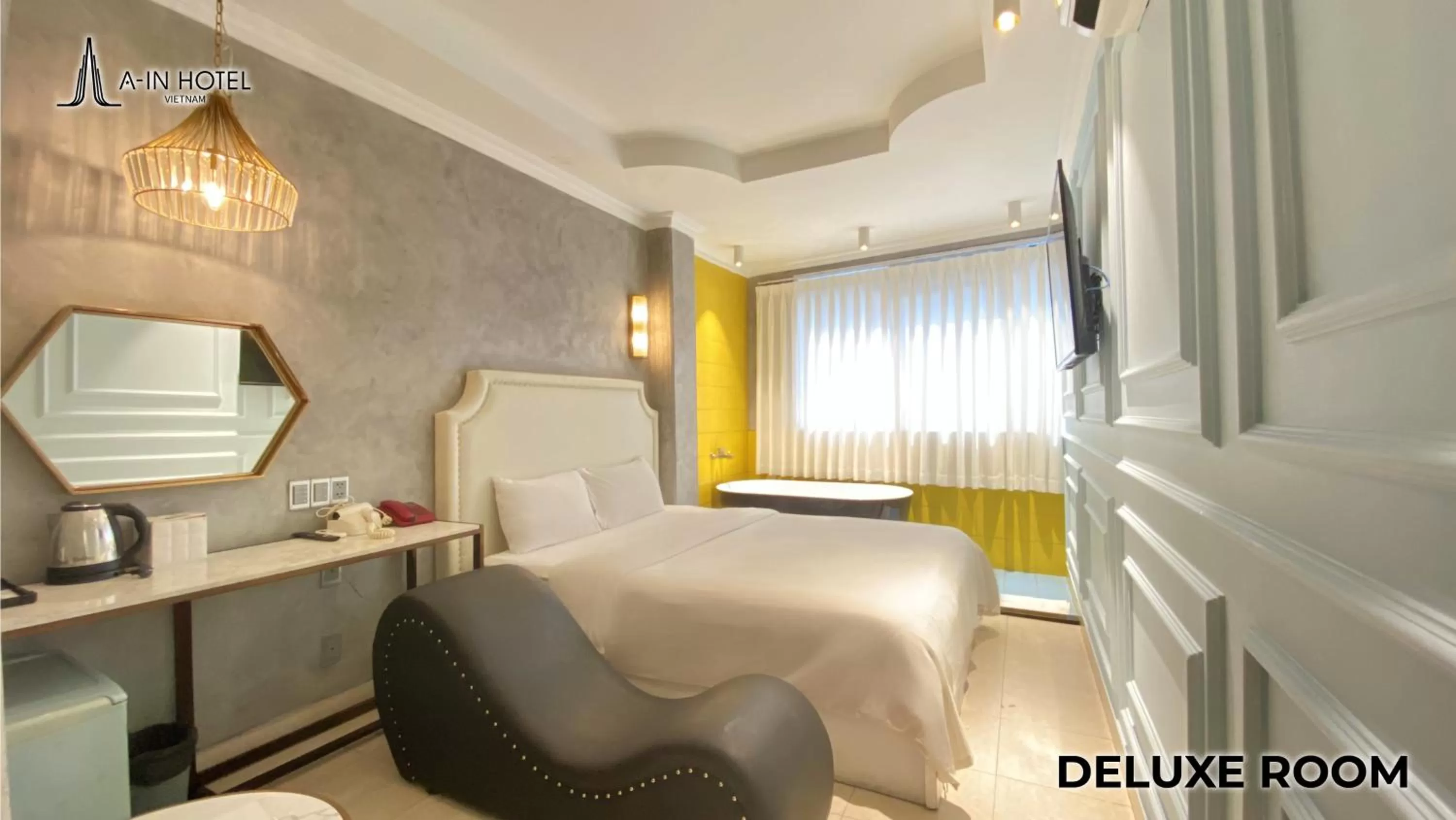 Photo of the whole room, Bed in A In Hotel Del Luna