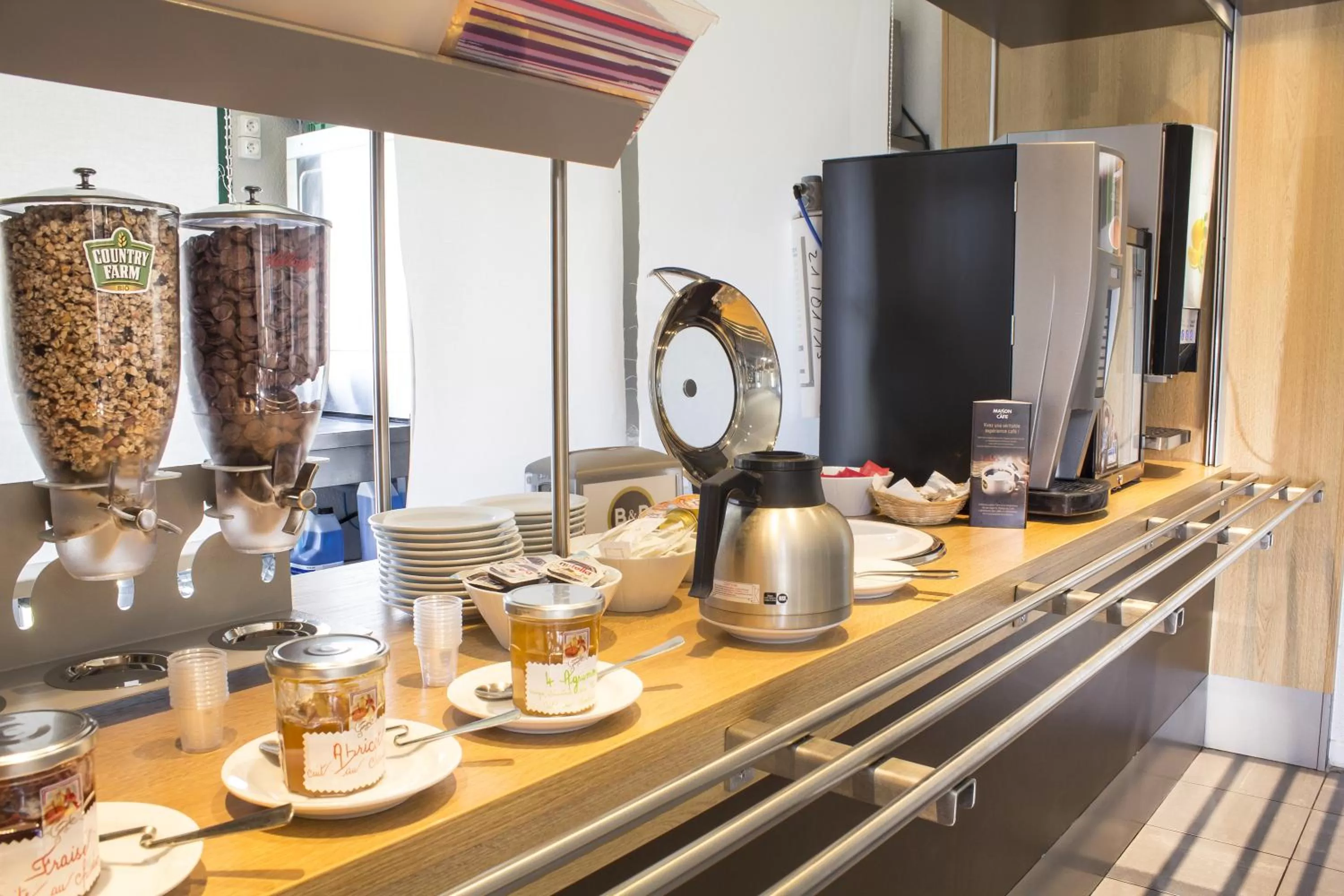 Buffet breakfast in Hotel Inn design Vierzon