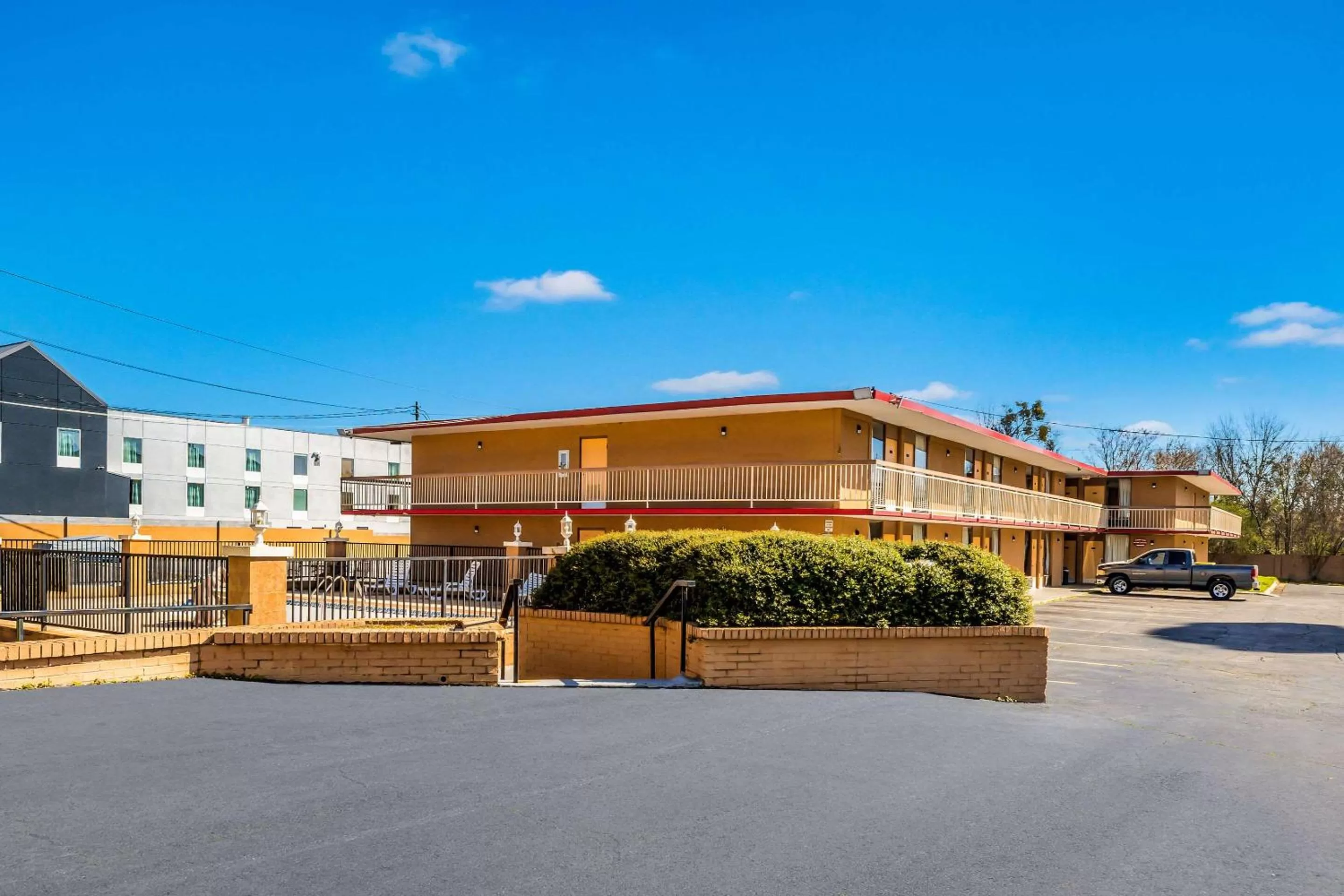 Econo Lodge Inn & Suites Macon West