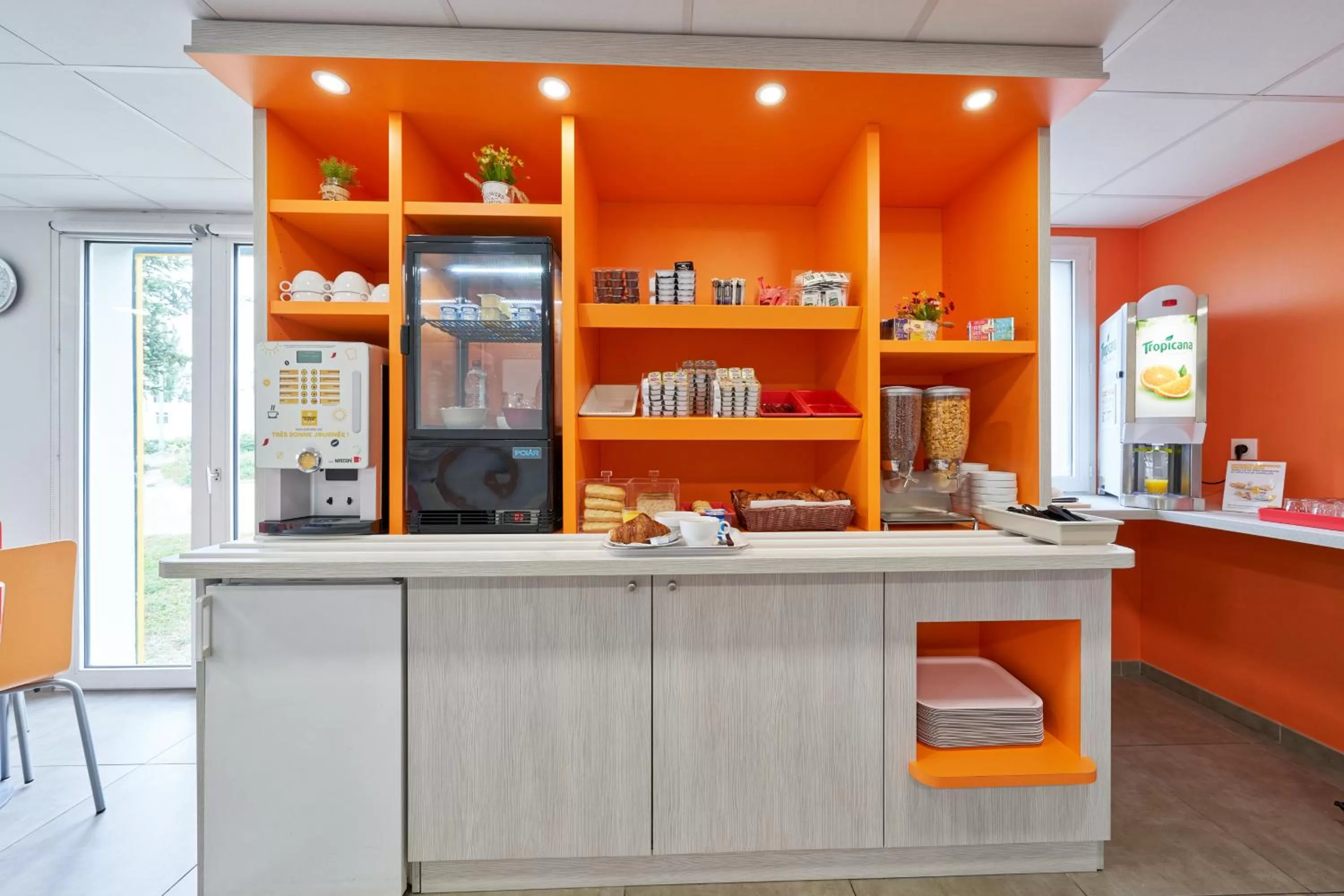 Buffet breakfast, Lobby/Reception in Premiere Classe Nancy Sud - Ludres