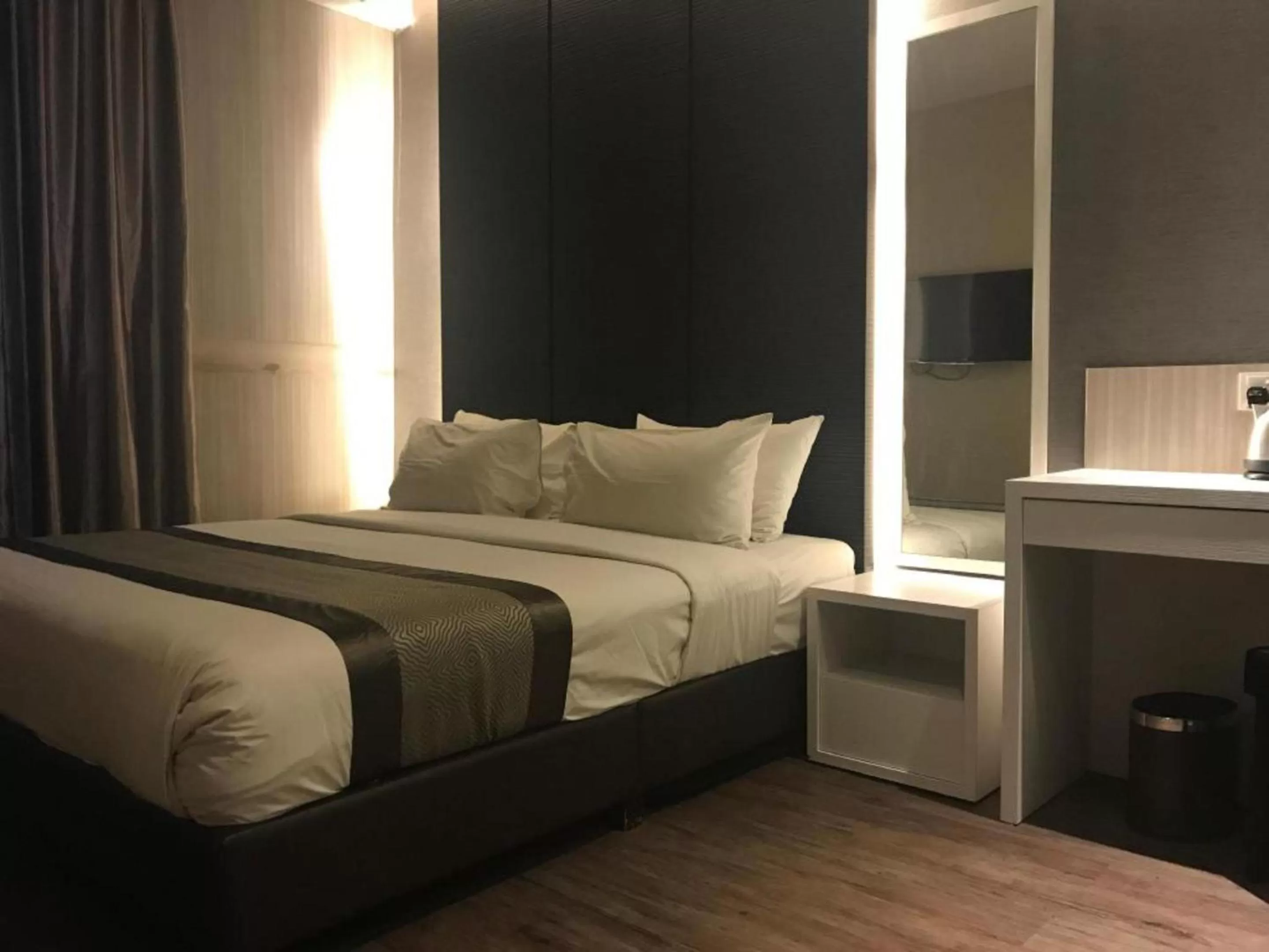 Bedroom, Bed in Hotel Austin Paradise - Taman Pulai Utama