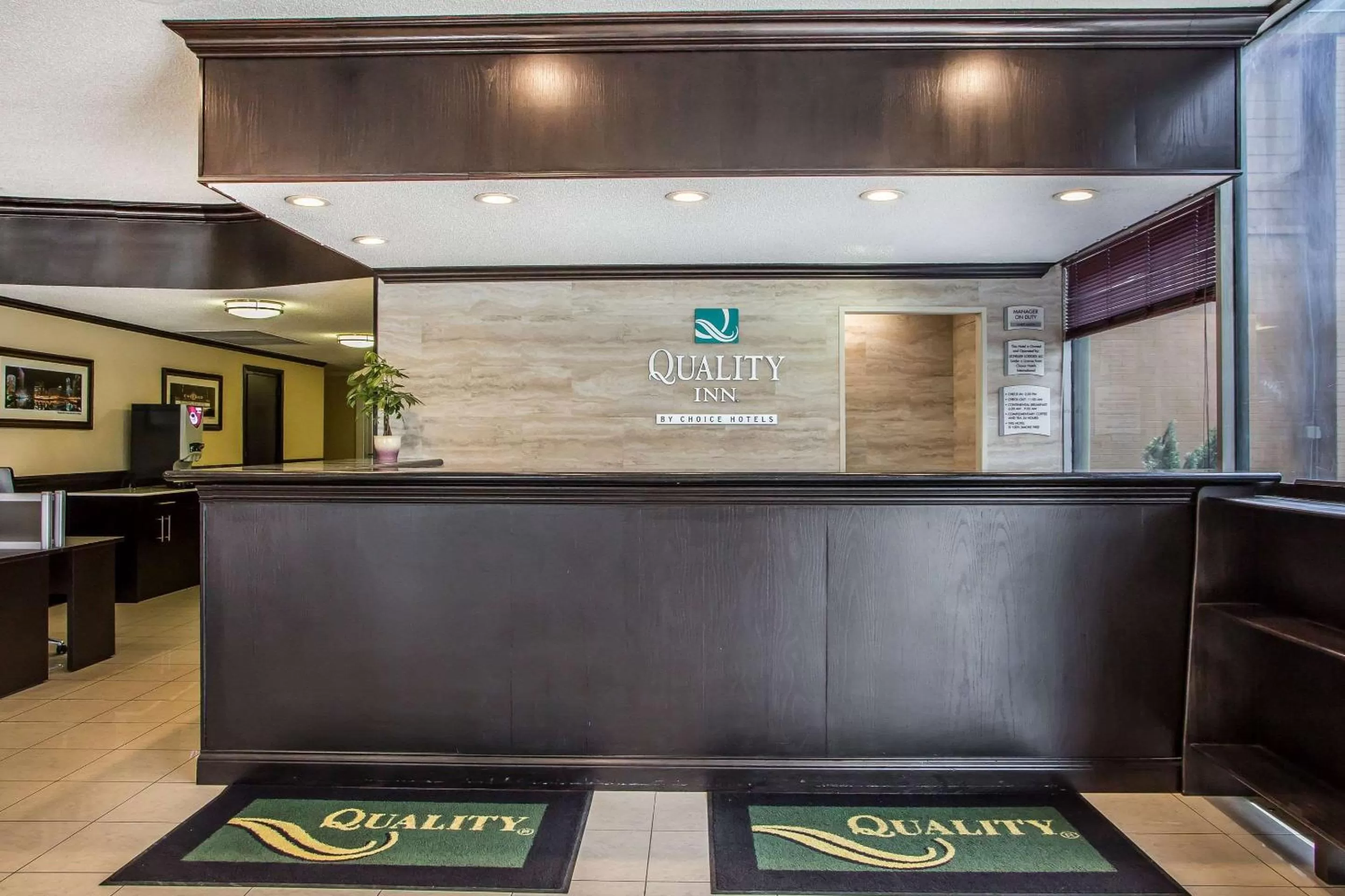 Lobby or reception in Quality Inn O'Hare Airport