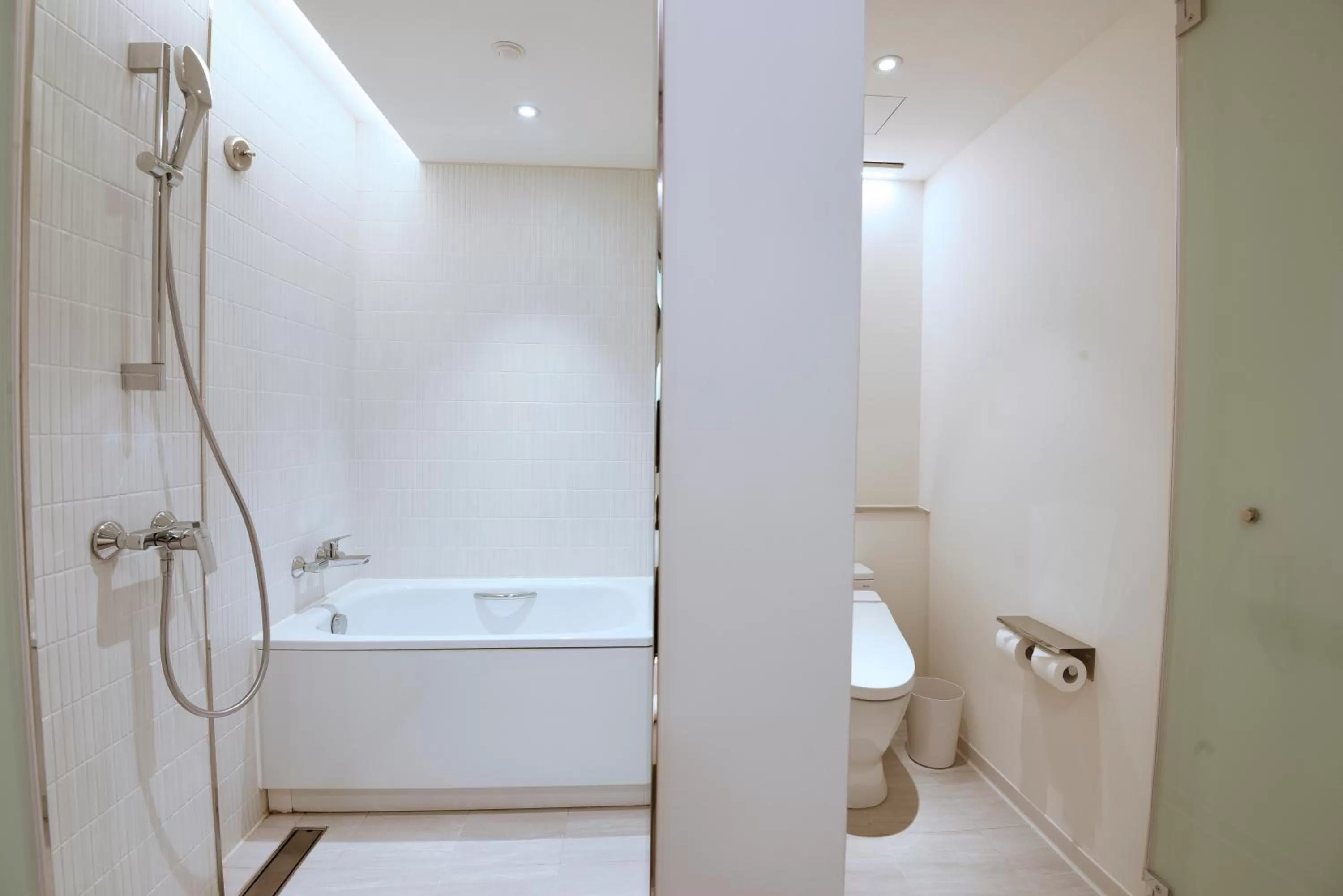 Toilet in Caesar Metro Taipei