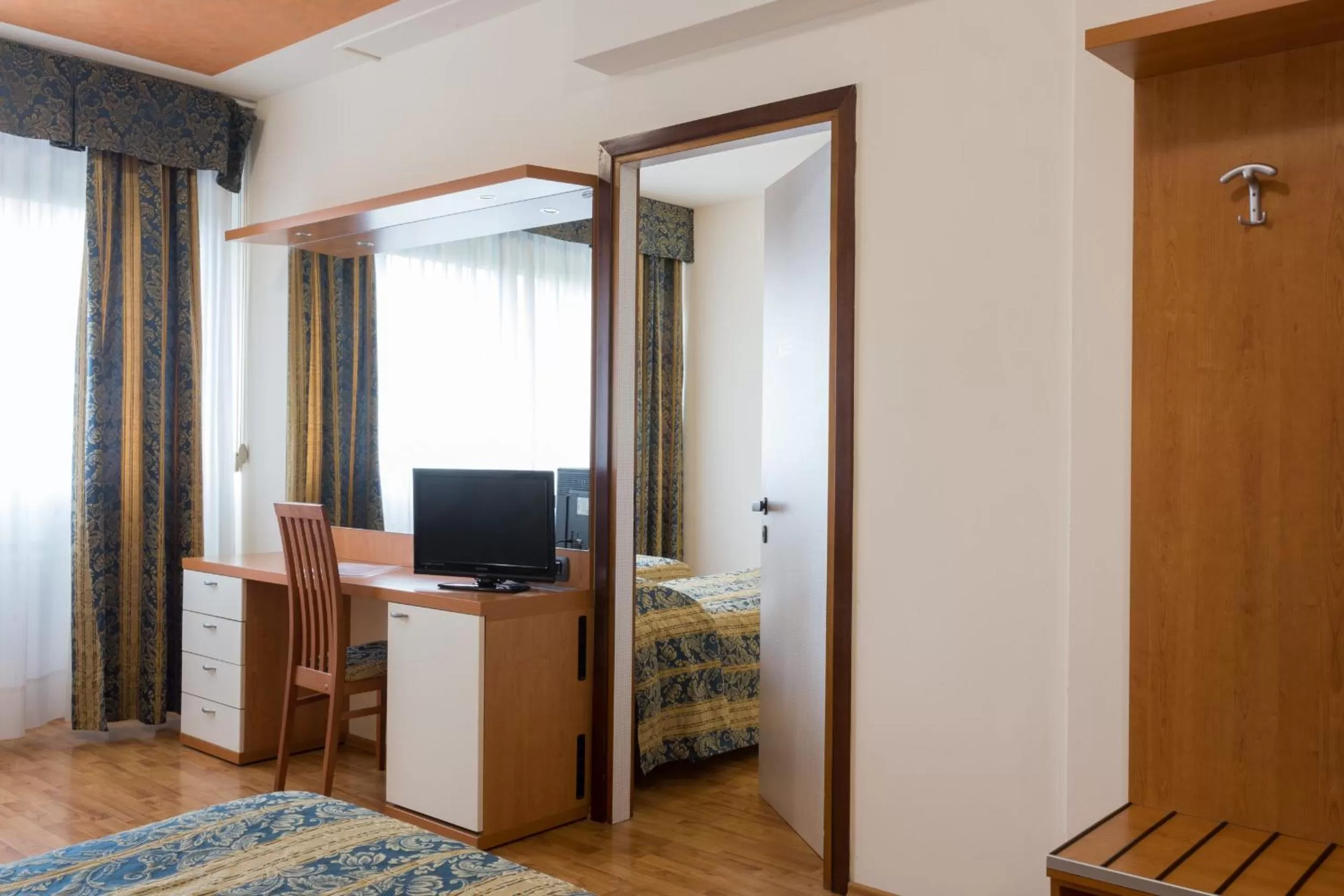 Family, Bed in Hotel Airmotel